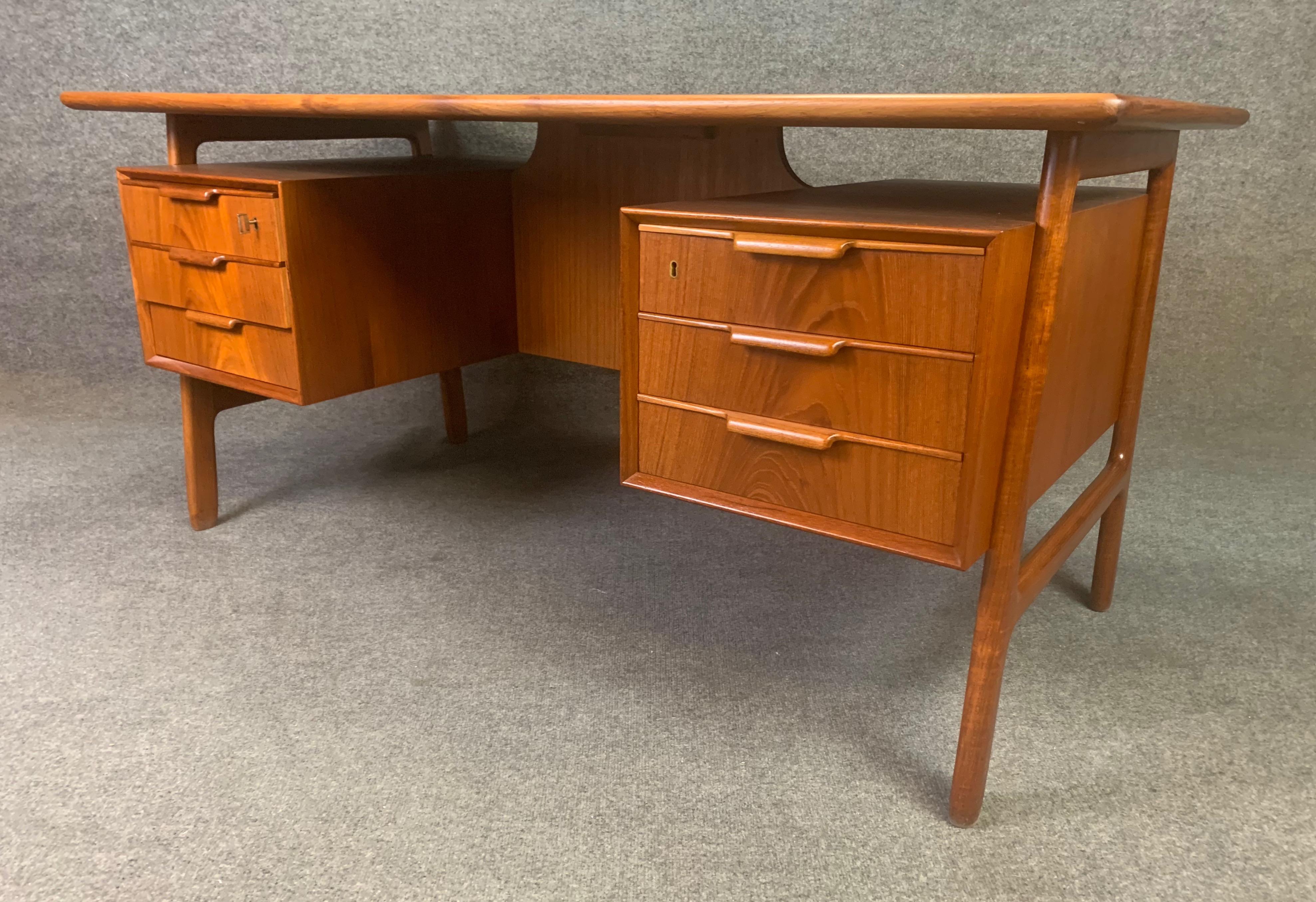 Vintage Danish Mid-Century Modern Teak Desk Model 75 by Gunni Oman for Omann Jun In Good Condition In San Marcos, CA