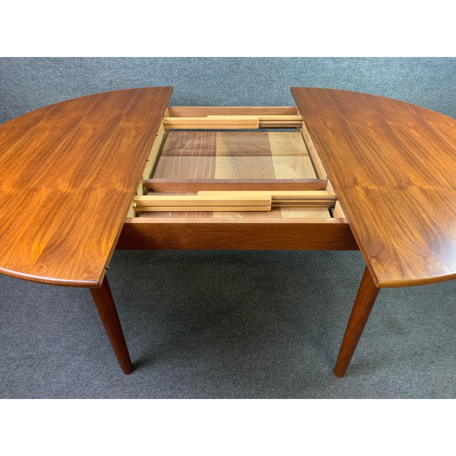Vintage Danish Mid-Century Modern Teak Dining Table In Good Condition In San Marcos, CA