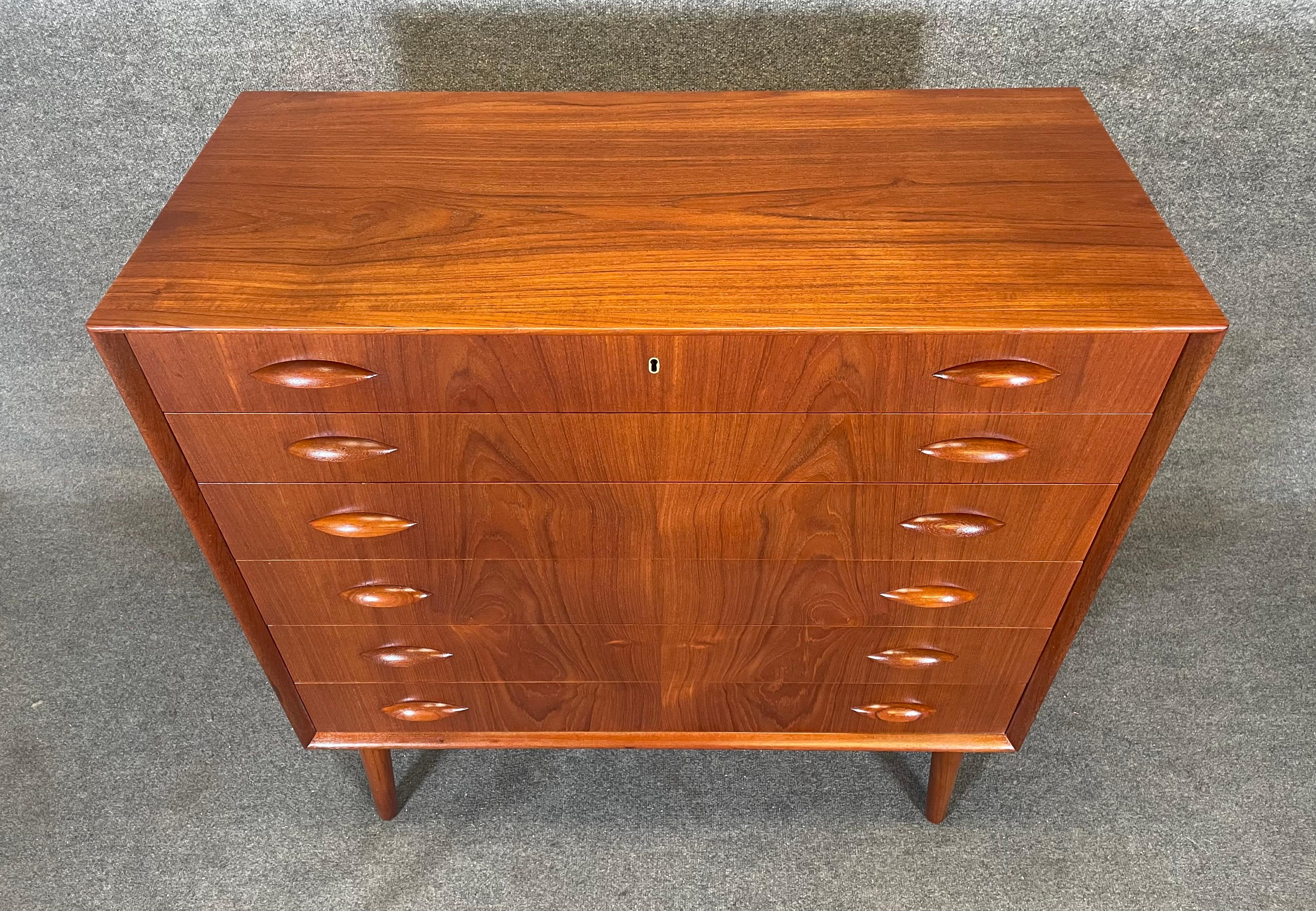Here is a beautiful scandinavian modern dresser in teak designed by Johannes Sorth and manufactured by Nexxo Mobelfabrik in Denmark in the 1960's.
This lovely piece, recently imported from Europe to California before its refinishing, features a