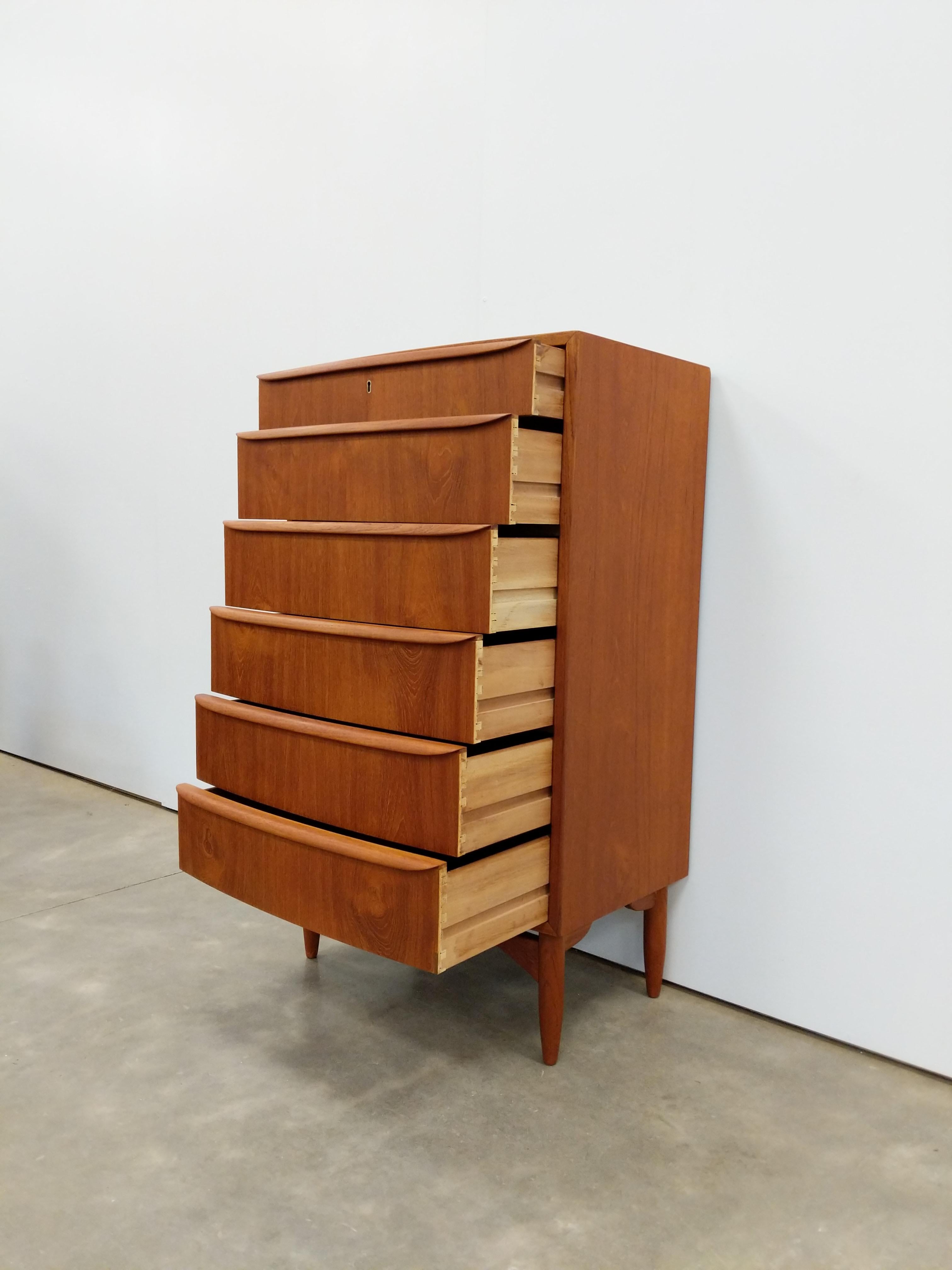 Mid-Century Modern Commode vintage danoise en teck The Modernity en vente
