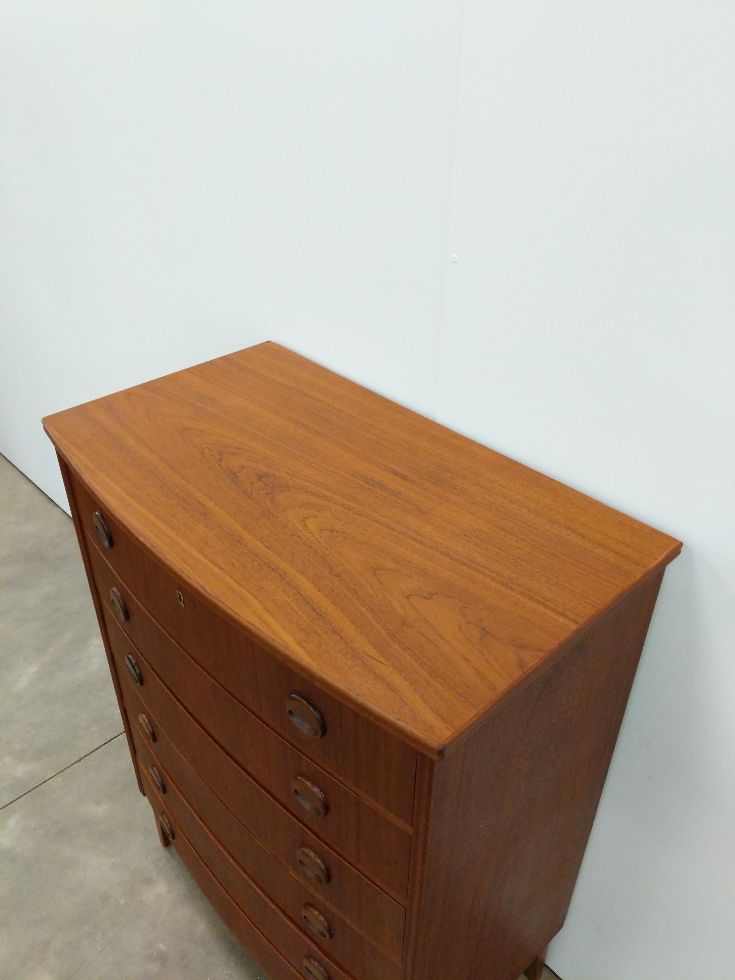 Danese Comò danese d'epoca in teak della metà del secolo scorso in vendita