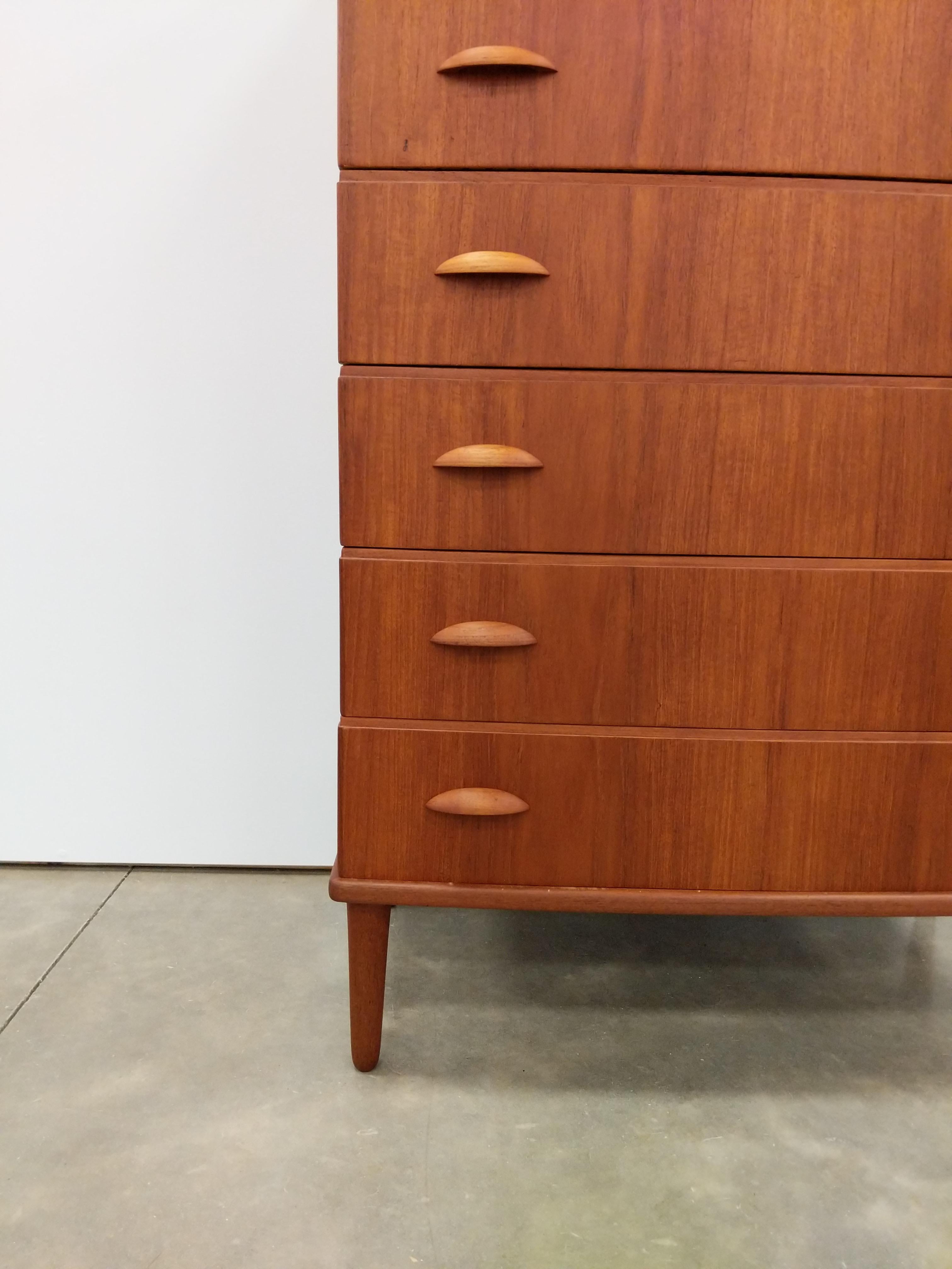 20th Century Vintage Danish Mid Century Modern Teak Dresser For Sale