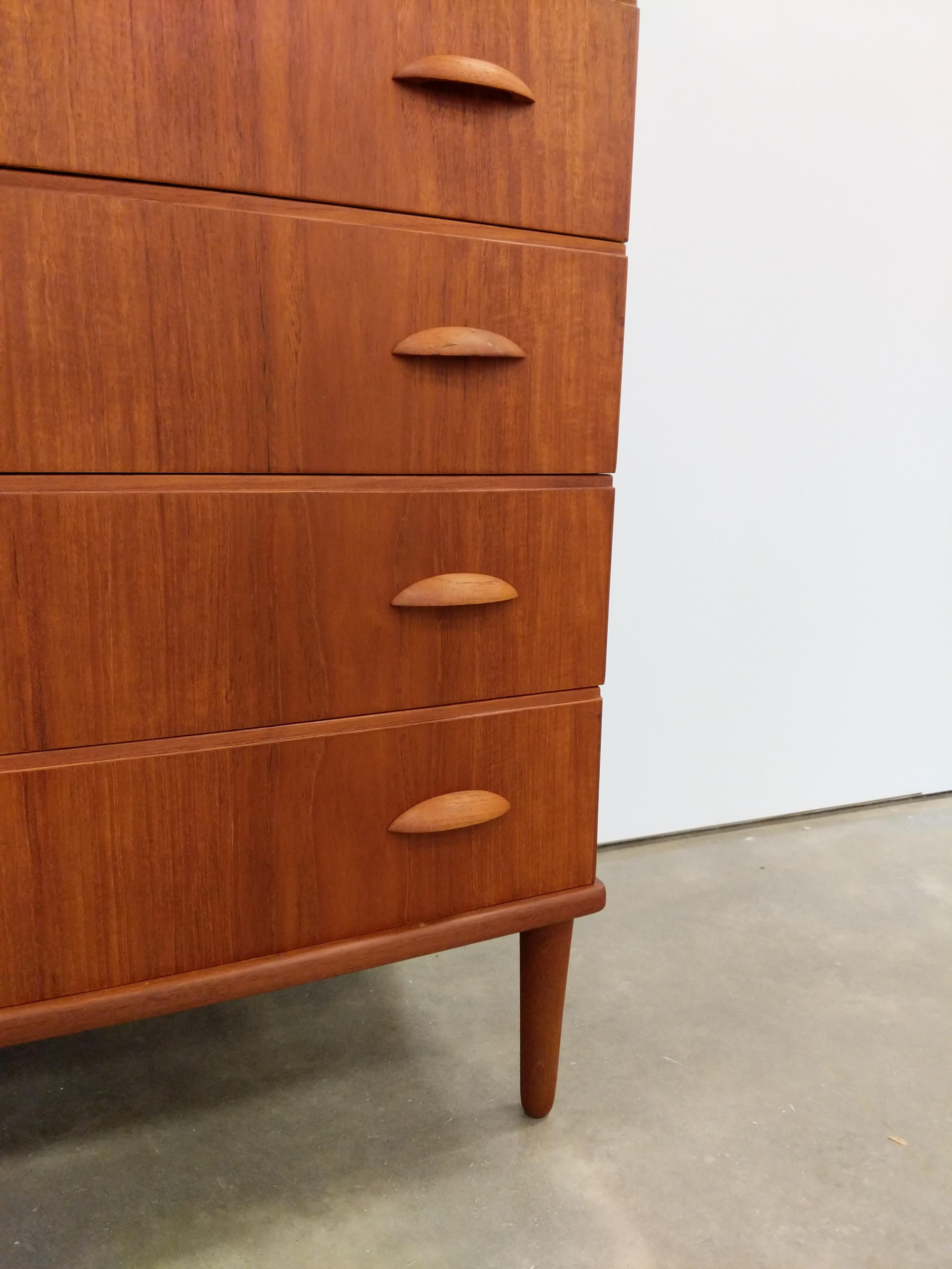 Vintage Danish Mid Century Modern Teak Dresser For Sale 1