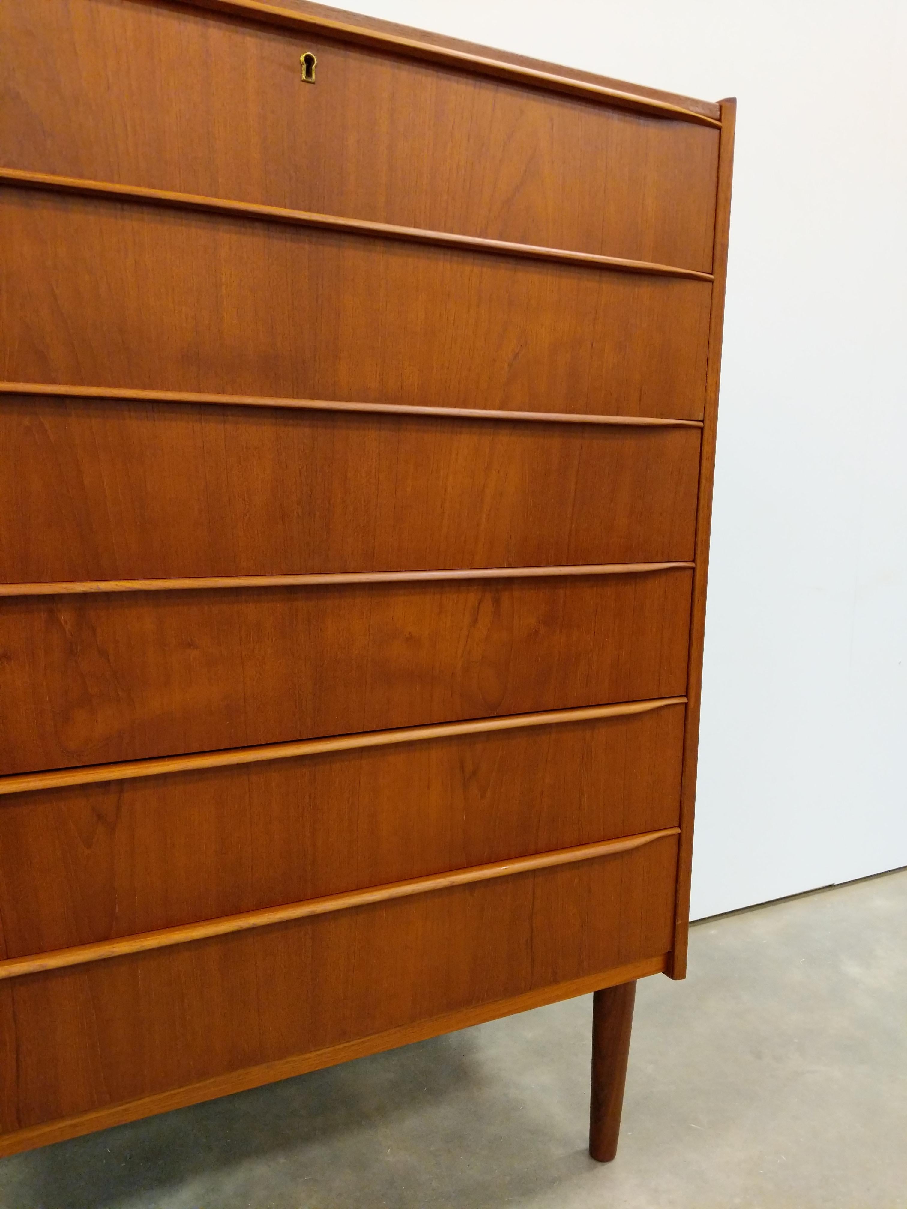 Vintage Danish Mid Century Modern Teak Dresser 1