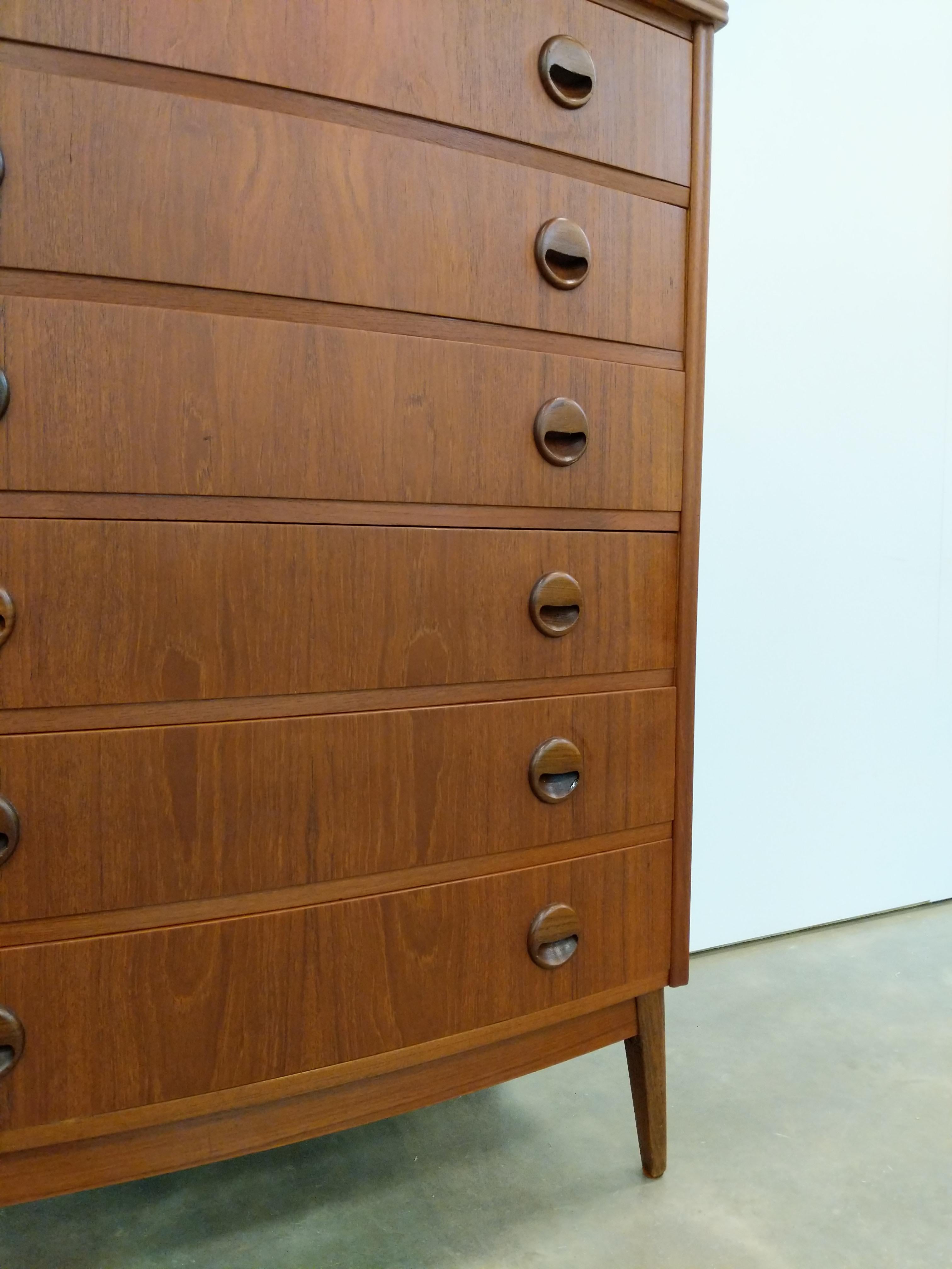 XX secolo Comò danese d'epoca in teak della metà del secolo scorso in vendita