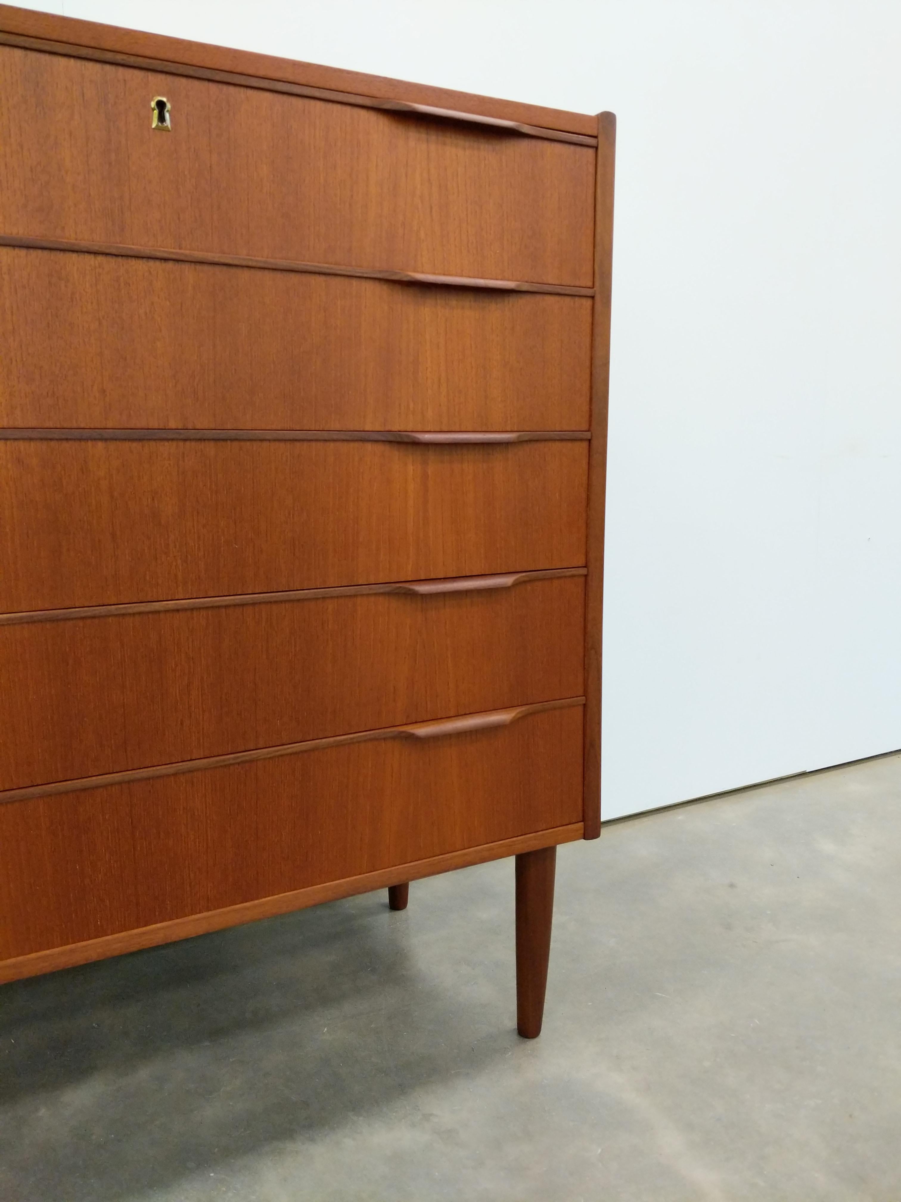 Vintage Danish Mid Century Modern Teak Dresser 1