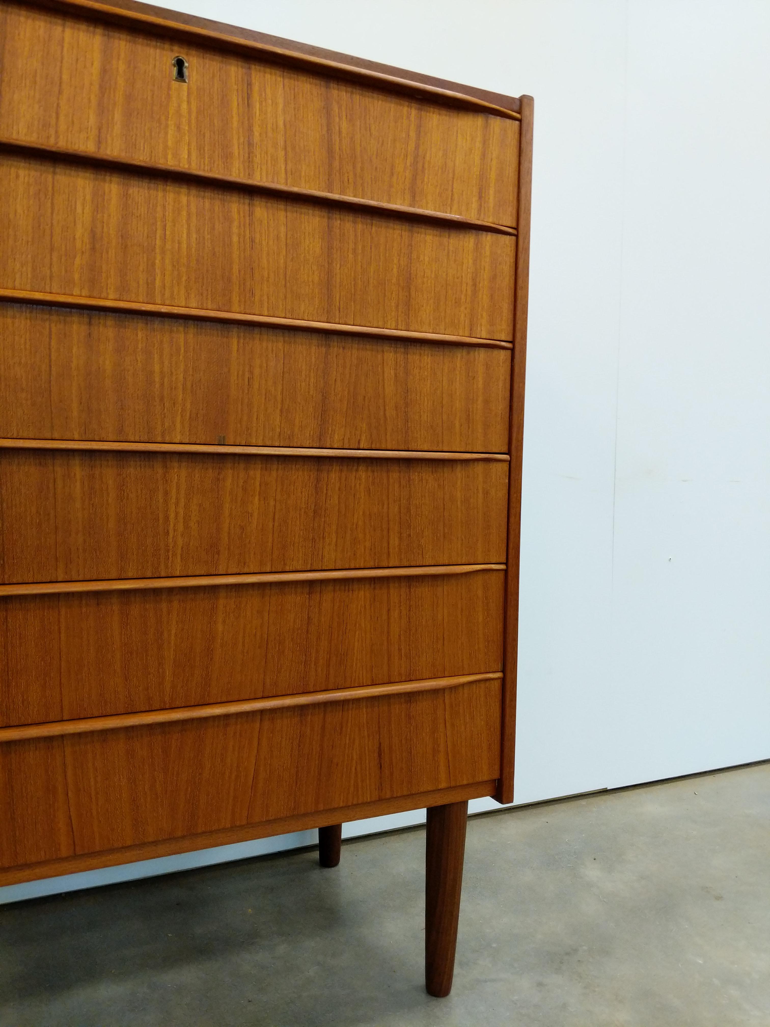 20ième siècle Commode vintage danoise en teck The Modernity en vente