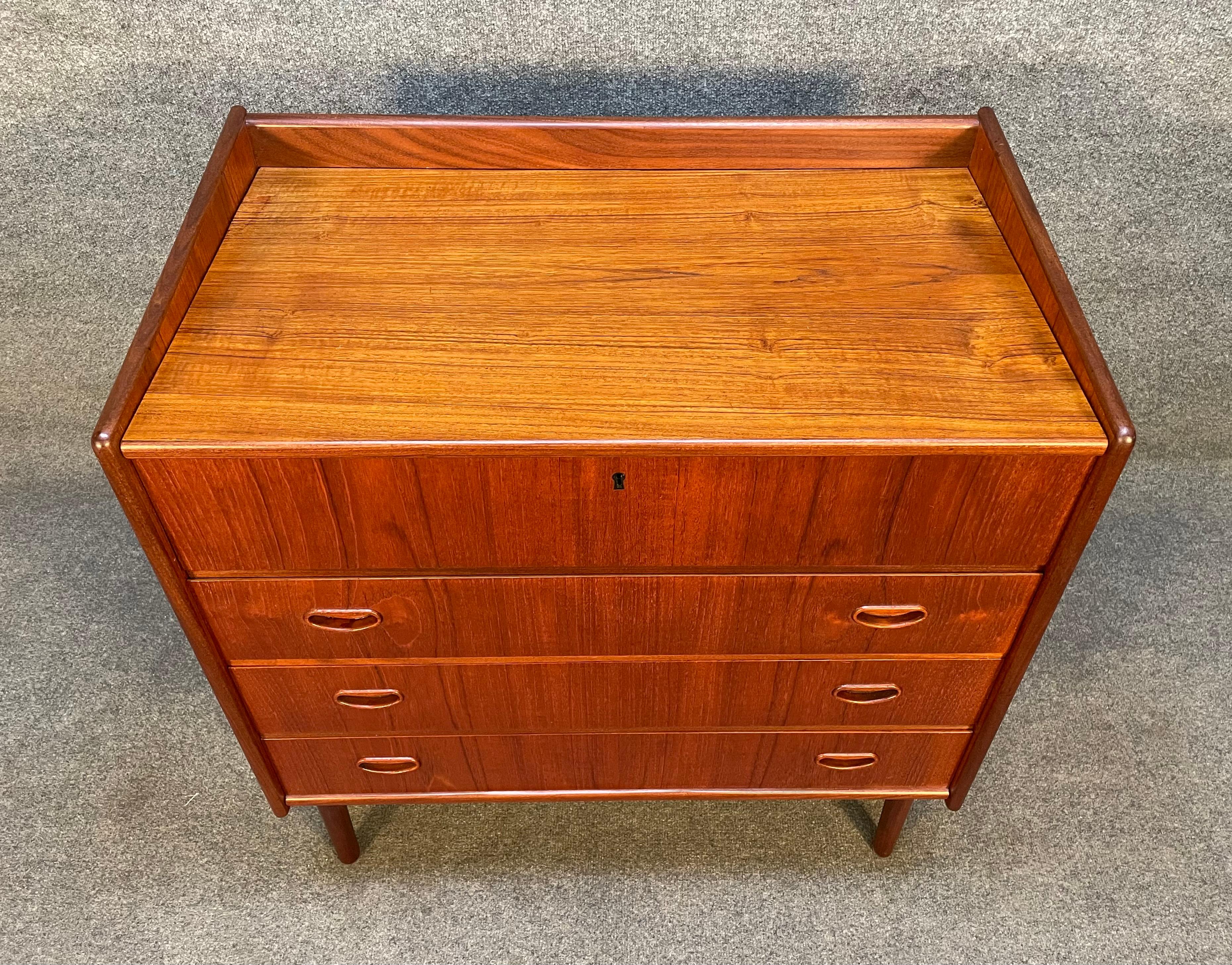 Here is a beautiful Scandinavian Modern low-boy dresser - vanity in teak wood reminiscent of Peter Hvidt's designed and manufactured in Denmark in the 1960s 
This versatile piece, recently imported from Europe ton California before its refinishing,