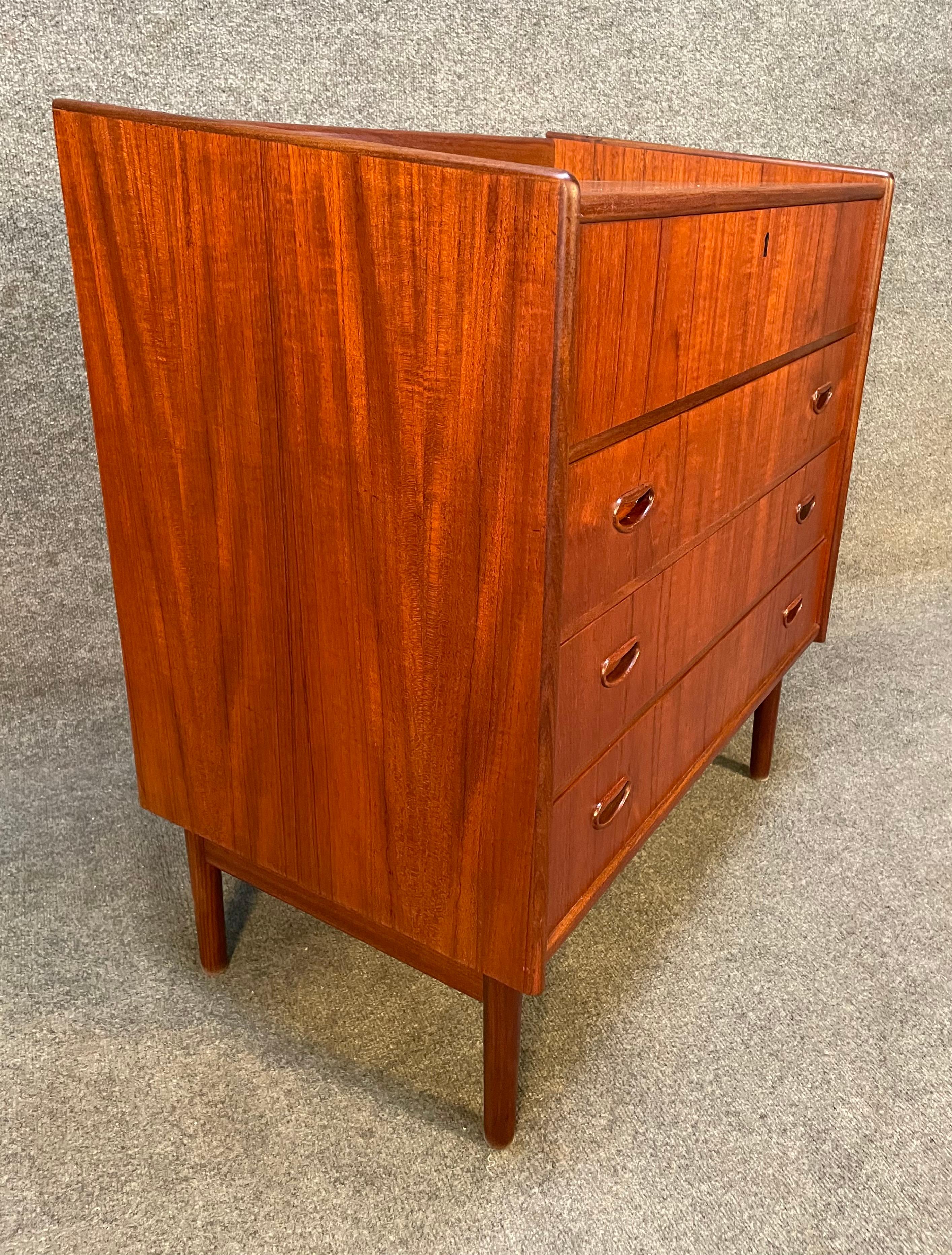 Vintage Danish Mid-Century Modern Teak Dresser Vanity Attributed to Peter Hvidt For Sale 3