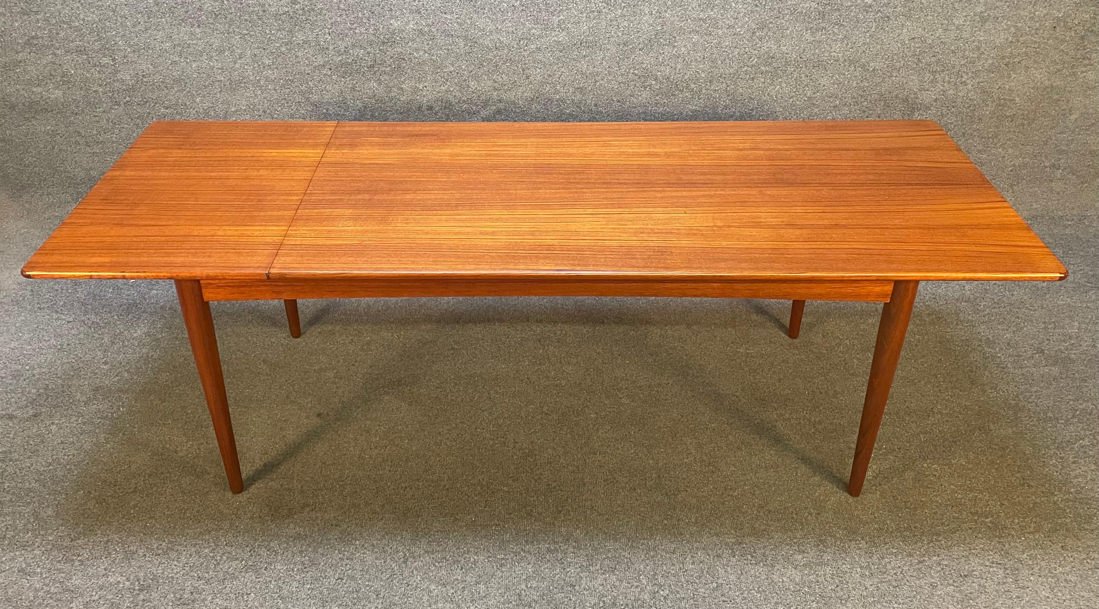 Vintage Danish Mid-Century Modern Teak Drop Leaf Coffee Table In Good Condition For Sale In San Marcos, CA