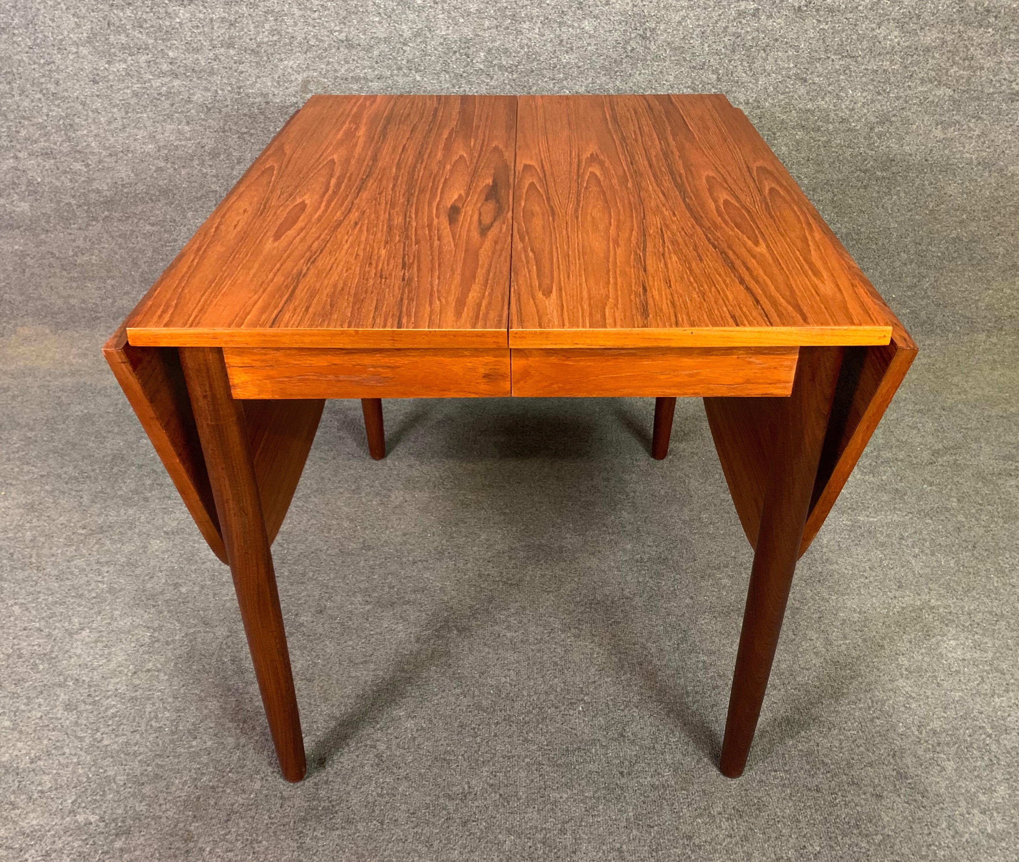 Here is a beautiful 1960s Scandinavia Modern dining table teak wood with recently imported from Denmark to California before its refinishing.
This special table features a vibrant wood grain, two drop leaves, two middles leaves and four tapered