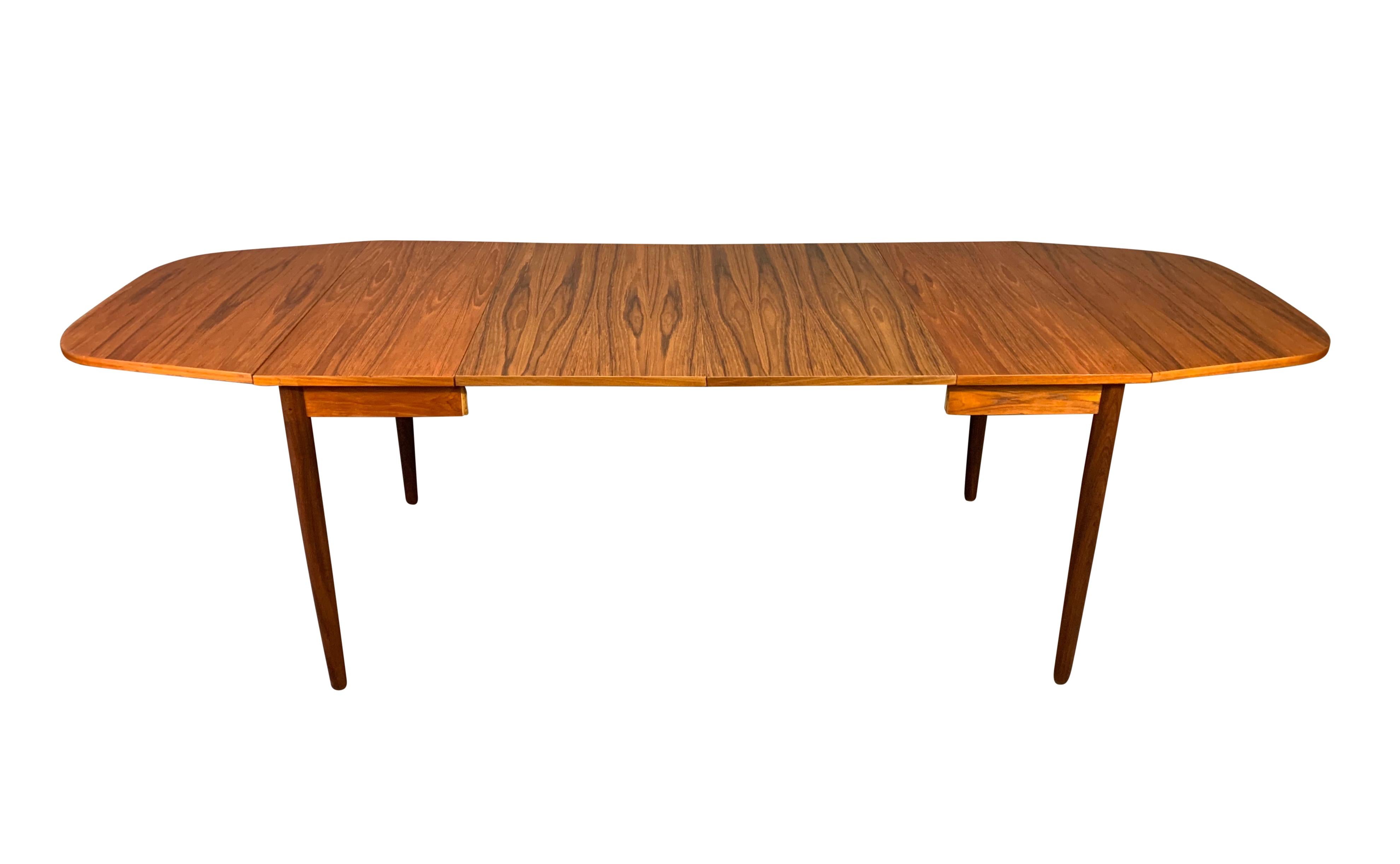 Vintage Danish Mid-Century Modern Teak Drop-Leaf Dining Table In Good Condition For Sale In San Marcos, CA