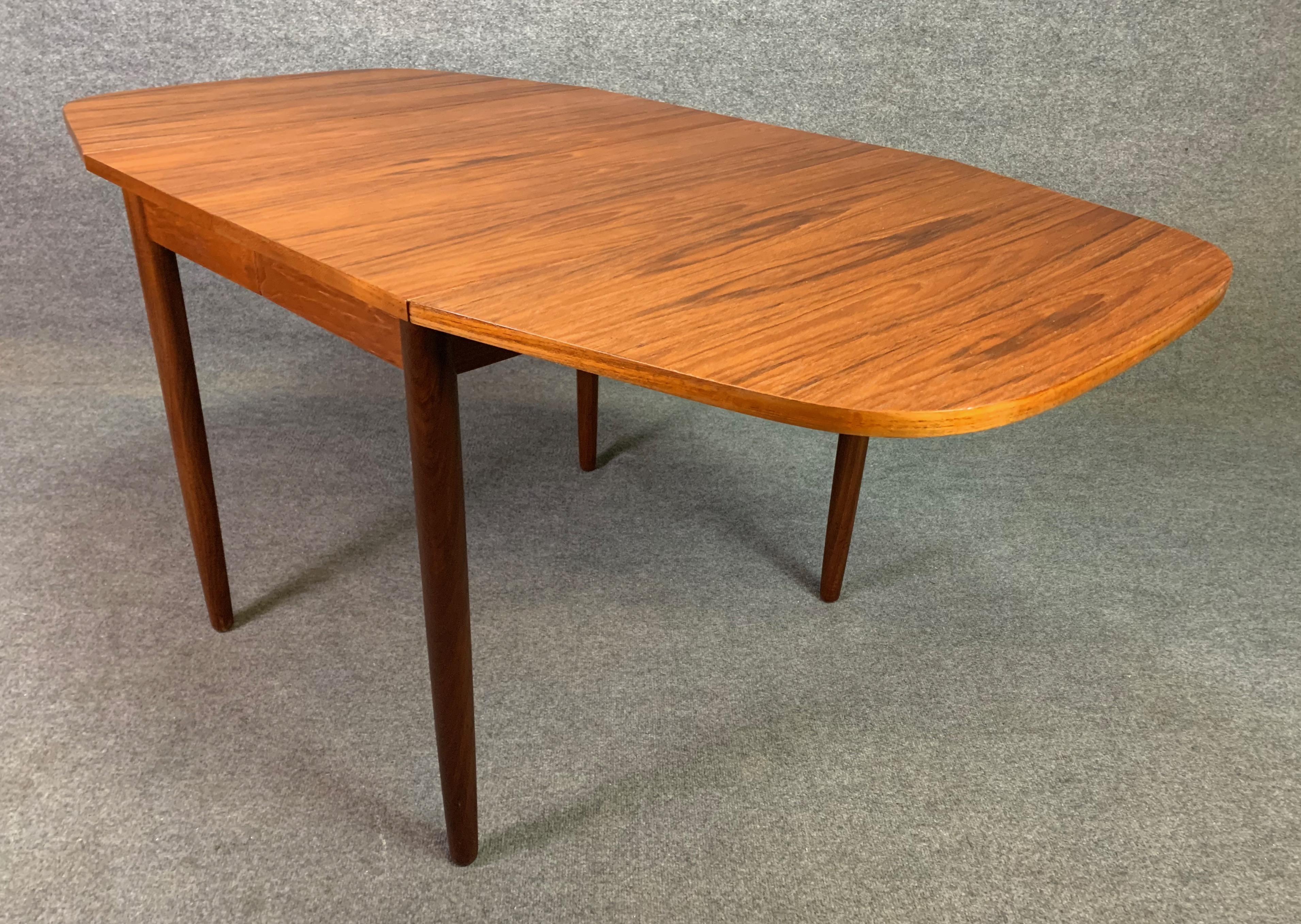 Vintage Danish Mid-Century Modern Teak Drop-Leaf Dining Table For Sale 1