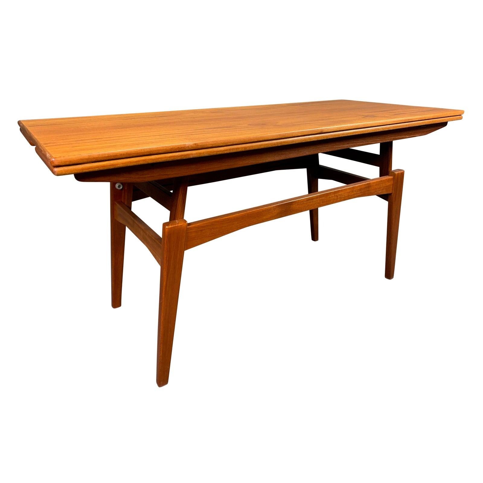 Here is very clever 1960s Scandinavian Modern elevator coffee-dining table in teak wood recently imported from Denmark to California before its restoration.
This beautiful and special table, with its vibrant wood grain, offers the option to