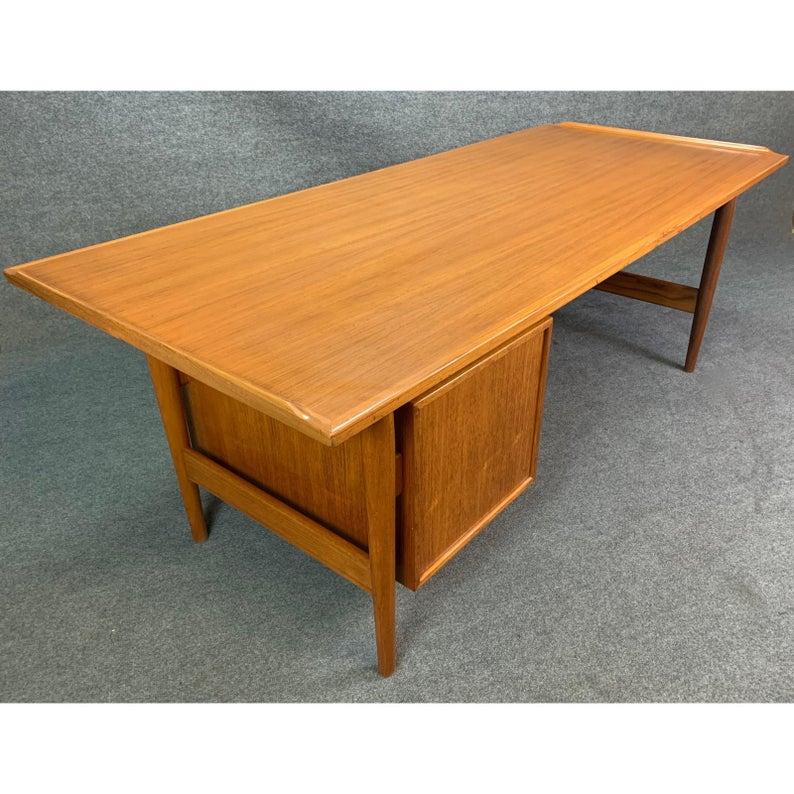 Vintage Danish Mid-Century Modern Teak Executive Desk by Arne Vodder for Sibast 1