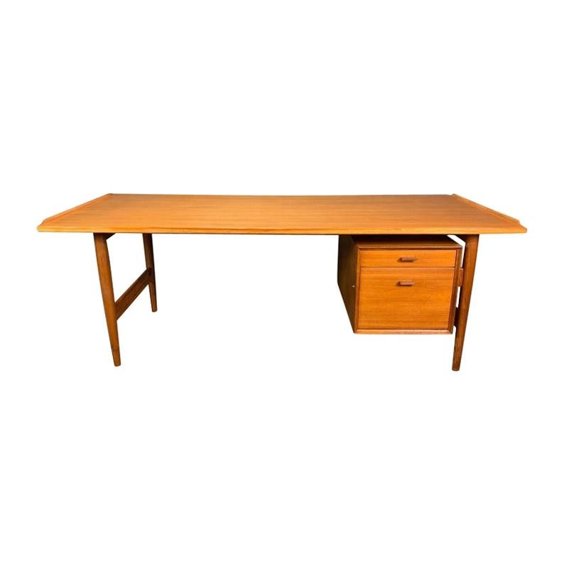 Vintage Danish Mid-Century Modern Teak Executive Desk by Arne Vodder for Sibast