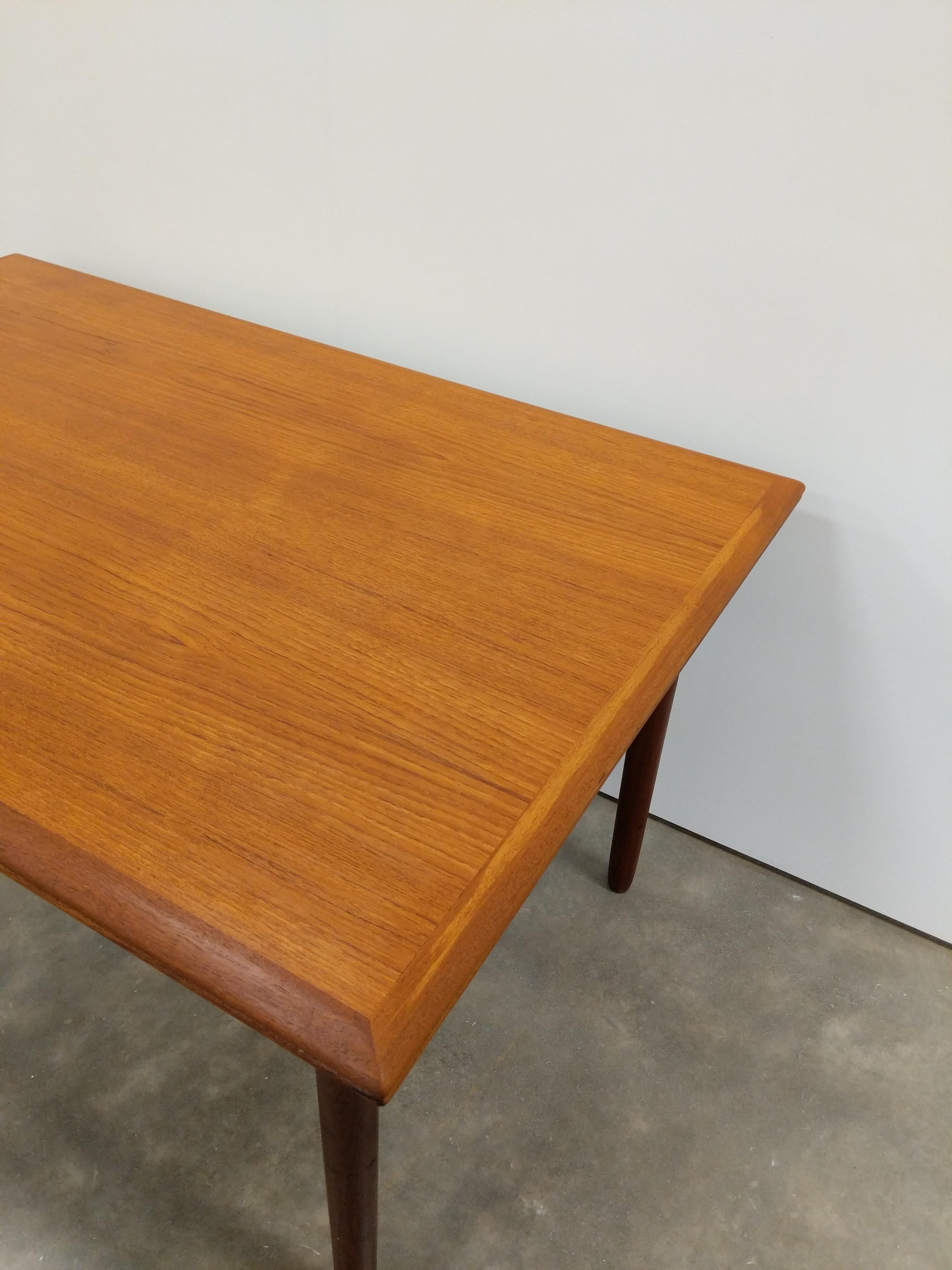 Vintage Danish Mid Century Modern Teak Extendable Dining Table In Good Condition In Gardiner, NY