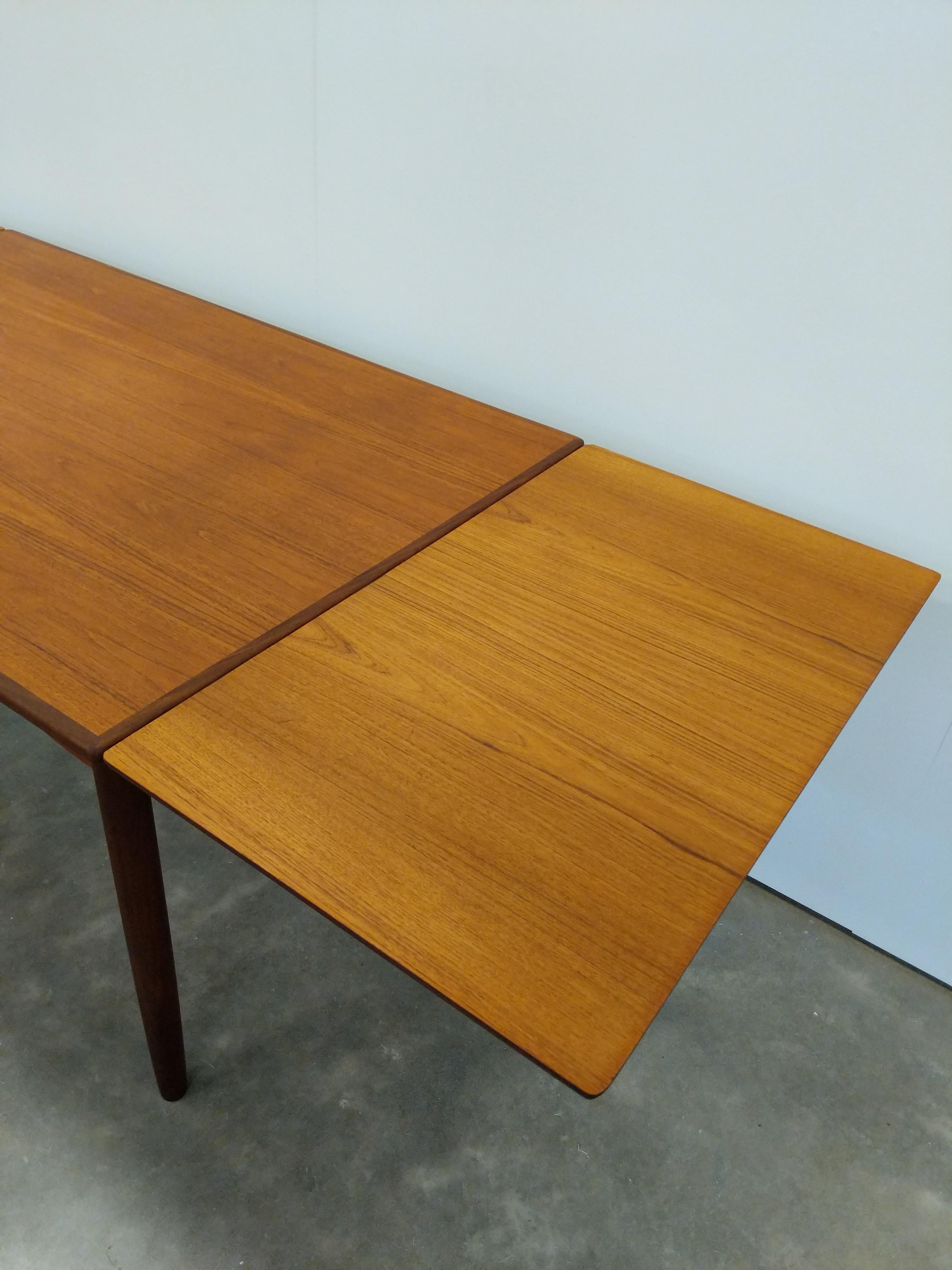 Vintage Danish Mid Century Modern Teak Extendable Dining Table For Sale 4