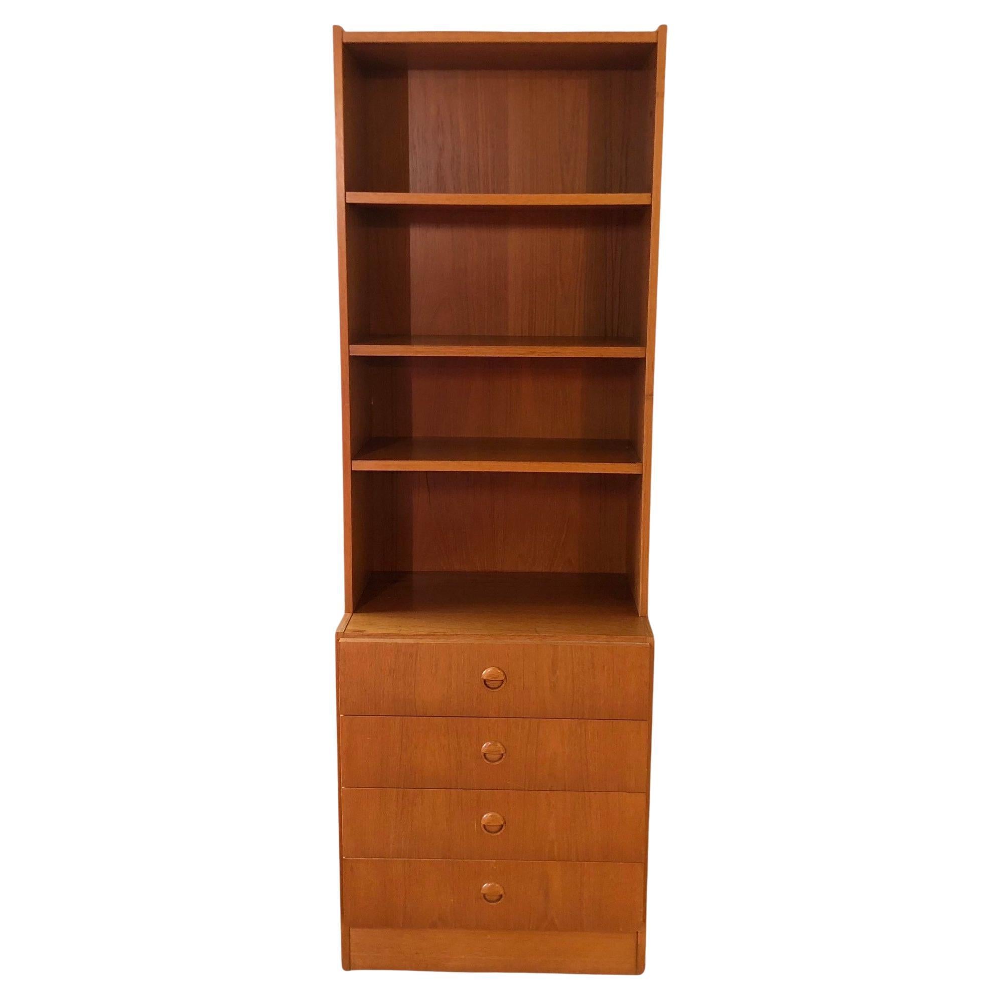 Dänisches freistehendes Vintage-Bücherregal aus Teakholz mit 4 Schubladen, Mid-Century Modern im Angebot