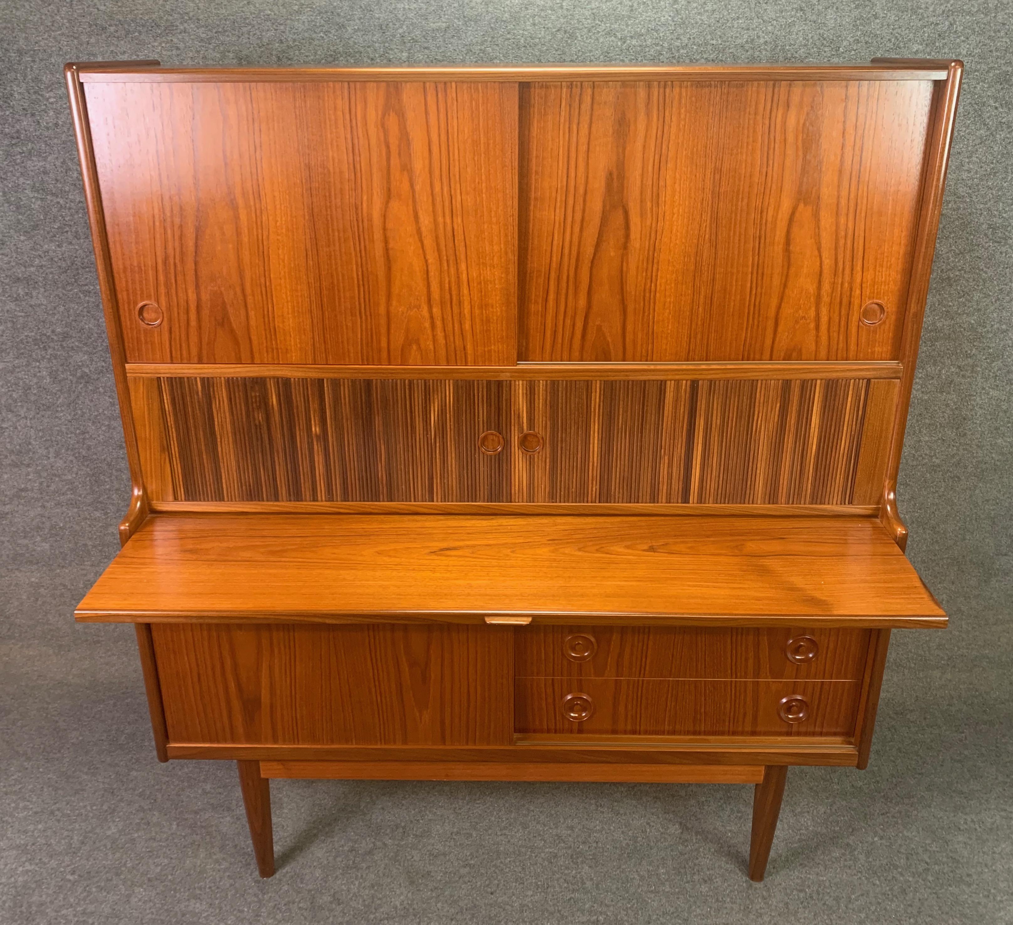 Vintage Danish Mid-Century Modern Teak Highboard Hutch by Johannes Andersen In Good Condition In San Marcos, CA