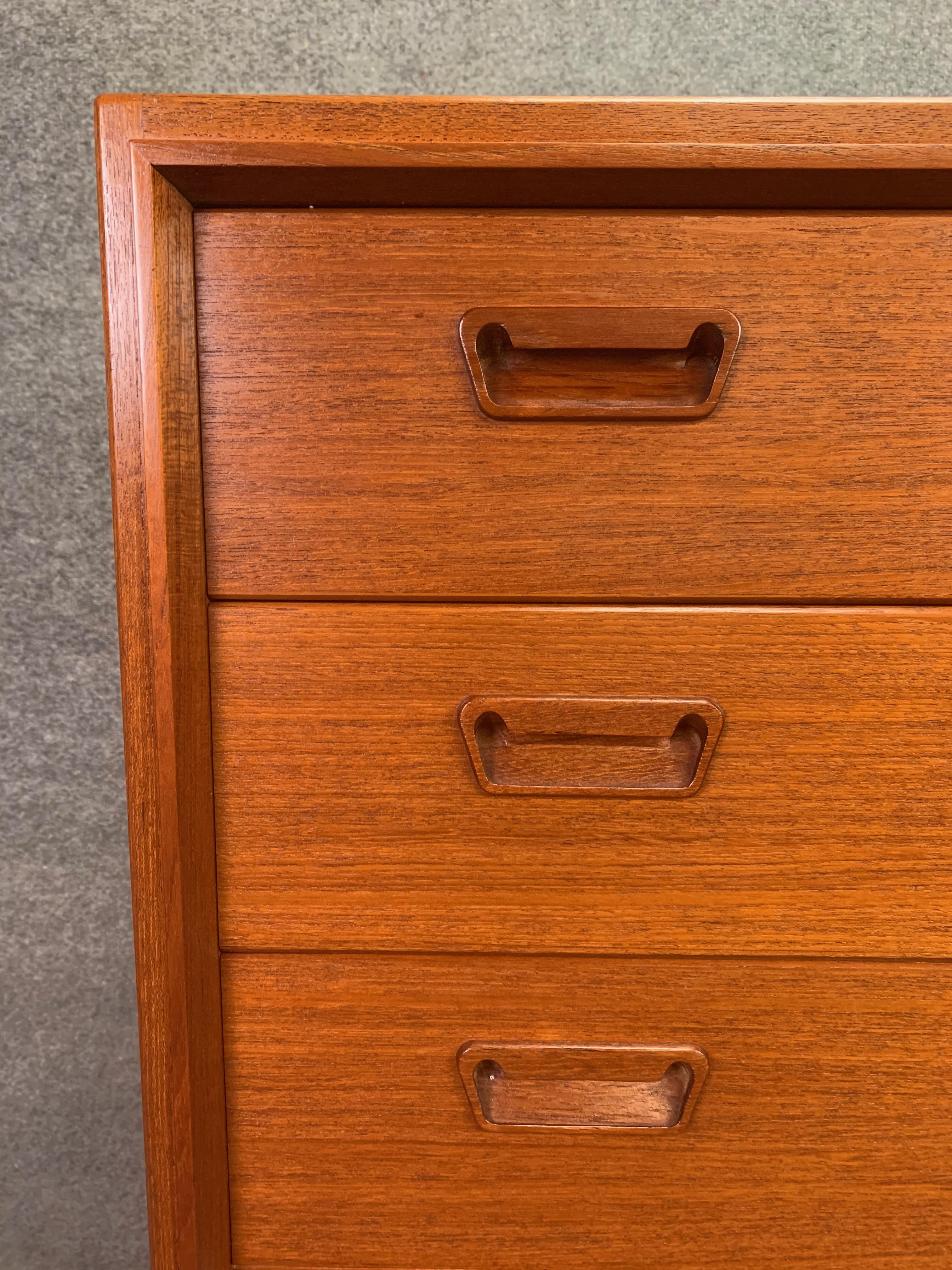 Here is a beautiful Scandinavian Modern highboy dresser in teak manufactured by Munch Møbler Slagelse in Denmark in the 1960s. This dresser, recently imported from Copenhagen to California, has just been cleaned up and oiled and features a vibrant