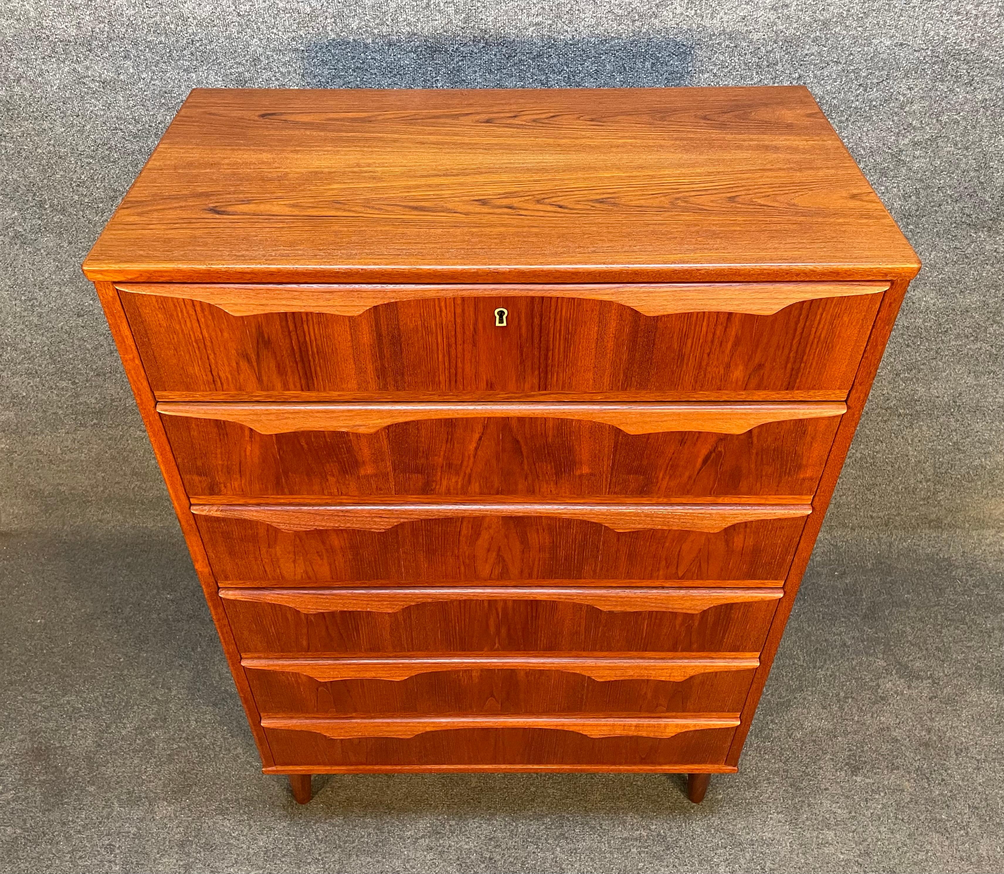 Here is a beautiful Scandinavian Modern chest of drawers dresser in teak wood designed by Klaus Okholm and manufactured by Trekanten Mobelfabrik in Denmark in the 1960s.
This lovely dresser, recently imported from Europe to California before its