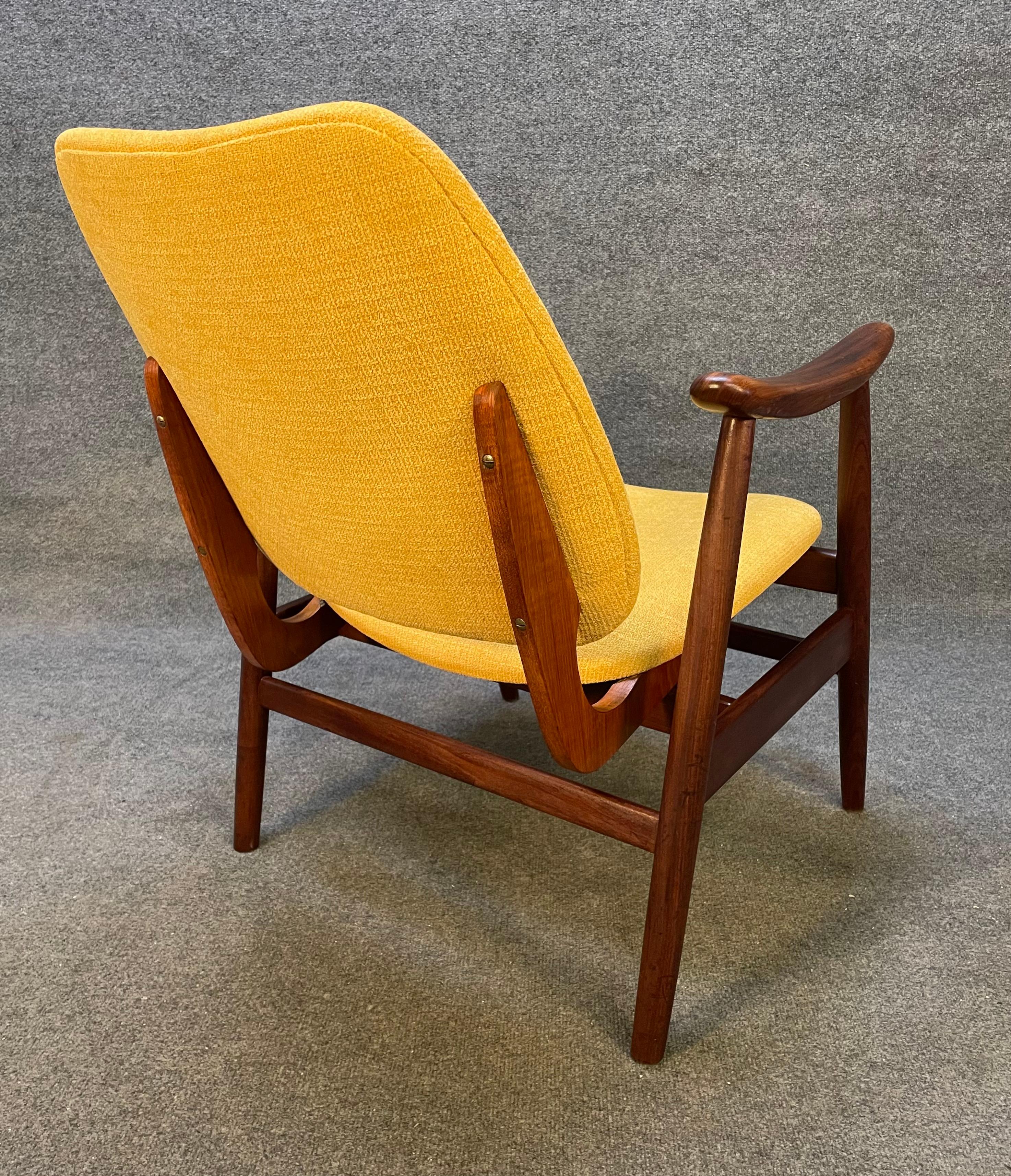 Vintage Danish Mid Century Modern Teak Lounge Chair In Good Condition For Sale In San Marcos, CA