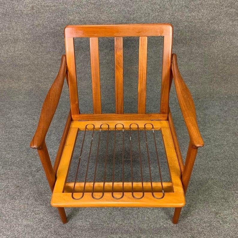 Vintage Danish Mid-Century Modern Teak Lounge Chair Model 563 by Fredrik Kayser For Sale 3