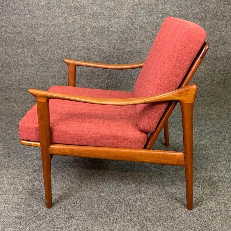 Norwegian Vintage Danish Mid-Century Modern Teak Lounge Chair Model 563 by Fredrik Kayser For Sale