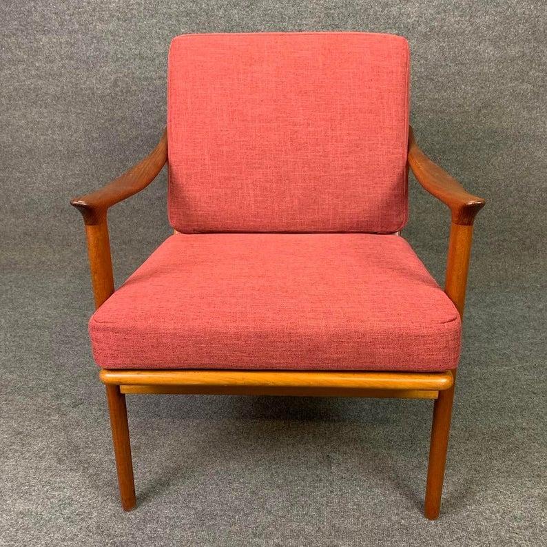 Vintage Danish Mid-Century Modern Teak Lounge Chair Model 563 by Fredrik Kayser In Good Condition For Sale In San Marcos, CA