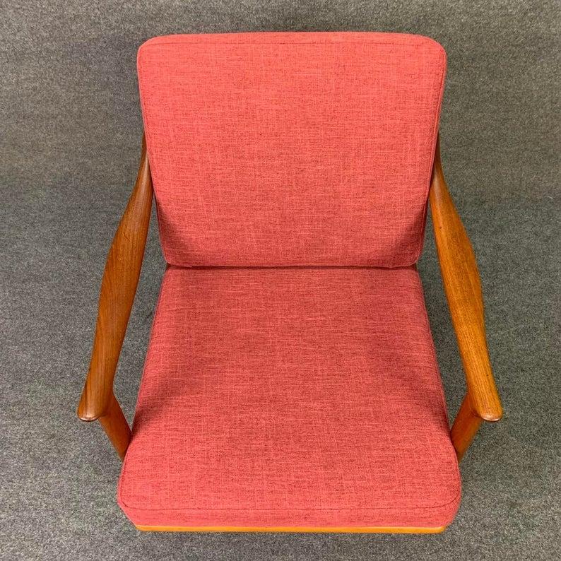 Vintage Danish Mid-Century Modern Teak Lounge Chair Model 563 by Fredrik Kayser For Sale 2