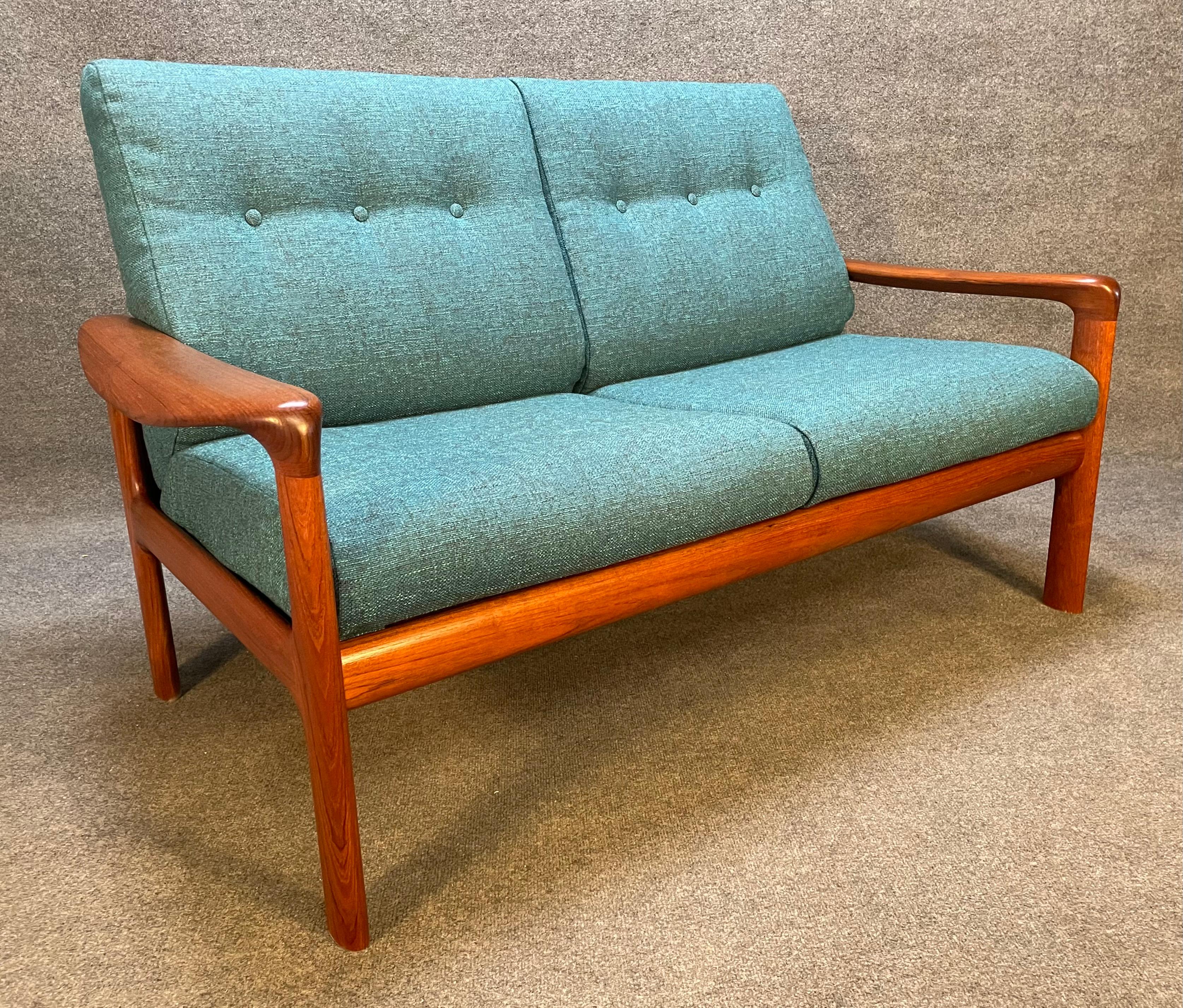 Vintage Danish Mid Century Modern Teak Loveseat Sofa by Komfort In Good Condition In San Marcos, CA
