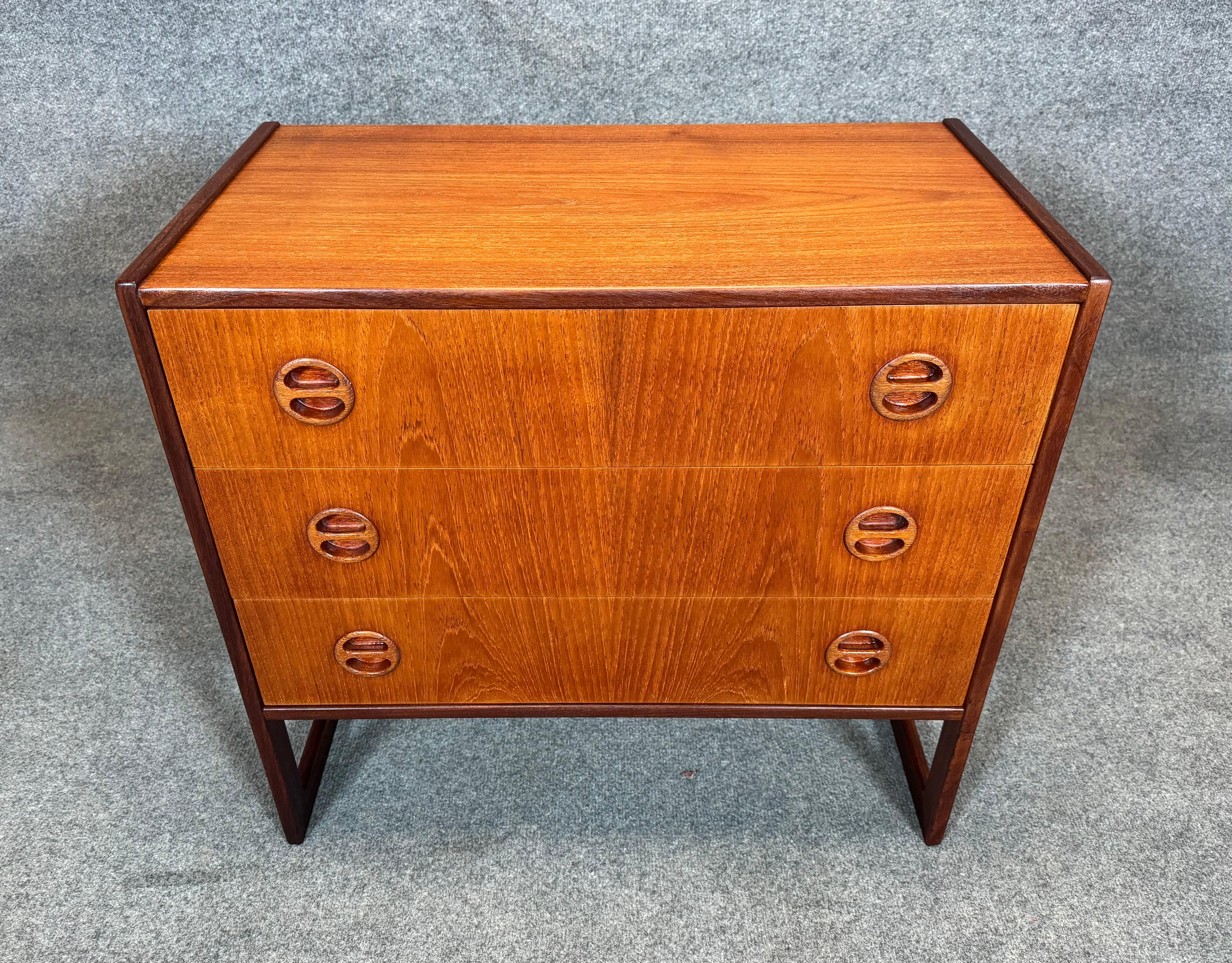 Here is a beautiful scandinavian modern low chest of drawer in teak designed by Arne Wahl Iversen , manufactured in Sweden and retailed at IKEA in the 1960's in Sweden.
This lowboy, recently imported Fromm Europe to California before its