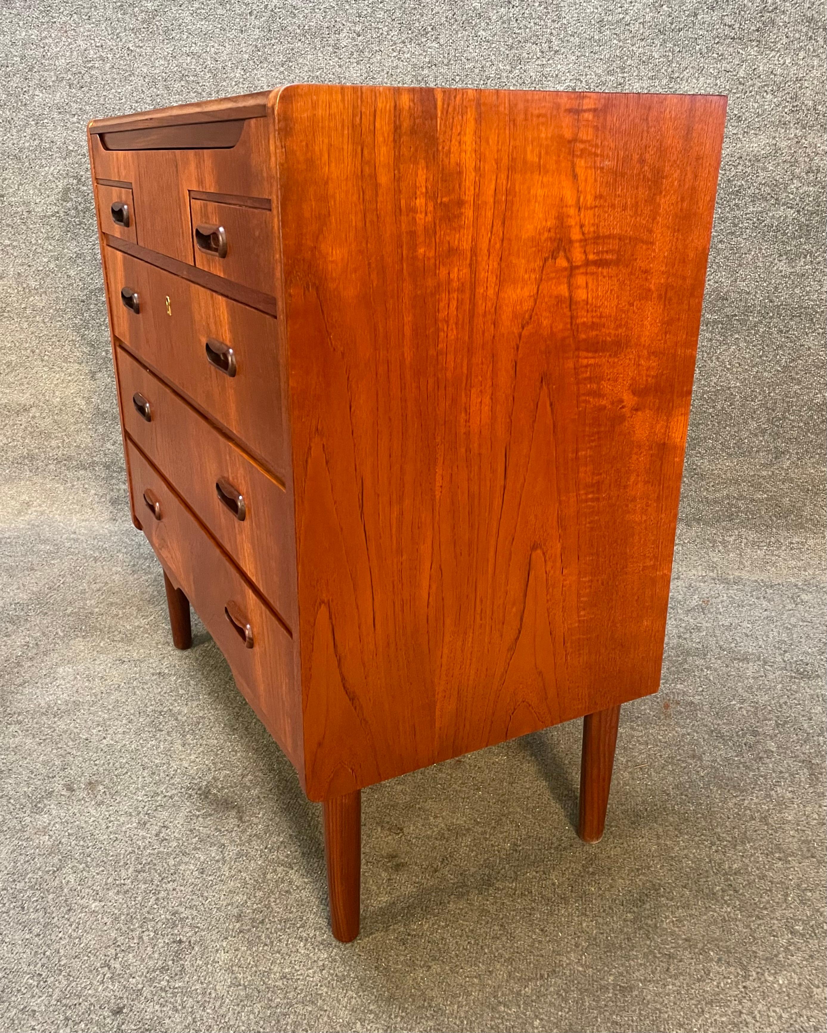 Here is a beautiful 1960's scandinavian modern teak low dresser - dressing table manufactured in Denmark recently imported to California before its refinishing.
This lovely piece features a vibrant wood grain, a lift up top revealing a mirror and