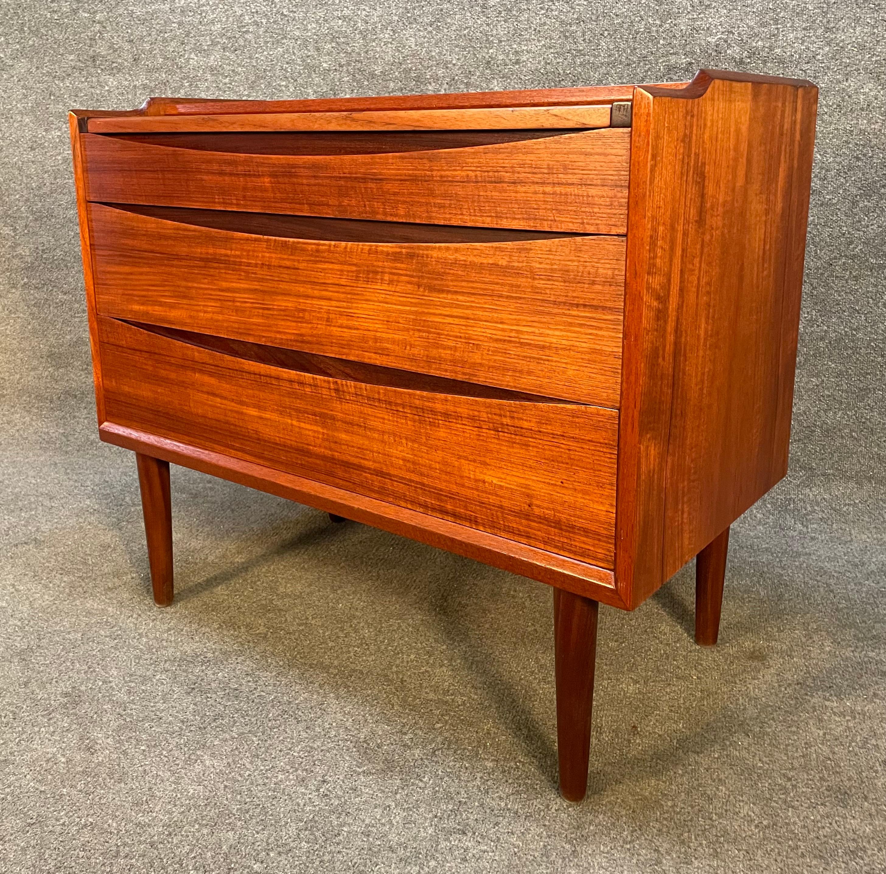 Vintage Danish Mid-Century Modern Teak Lowboy Dresser Vanity 2