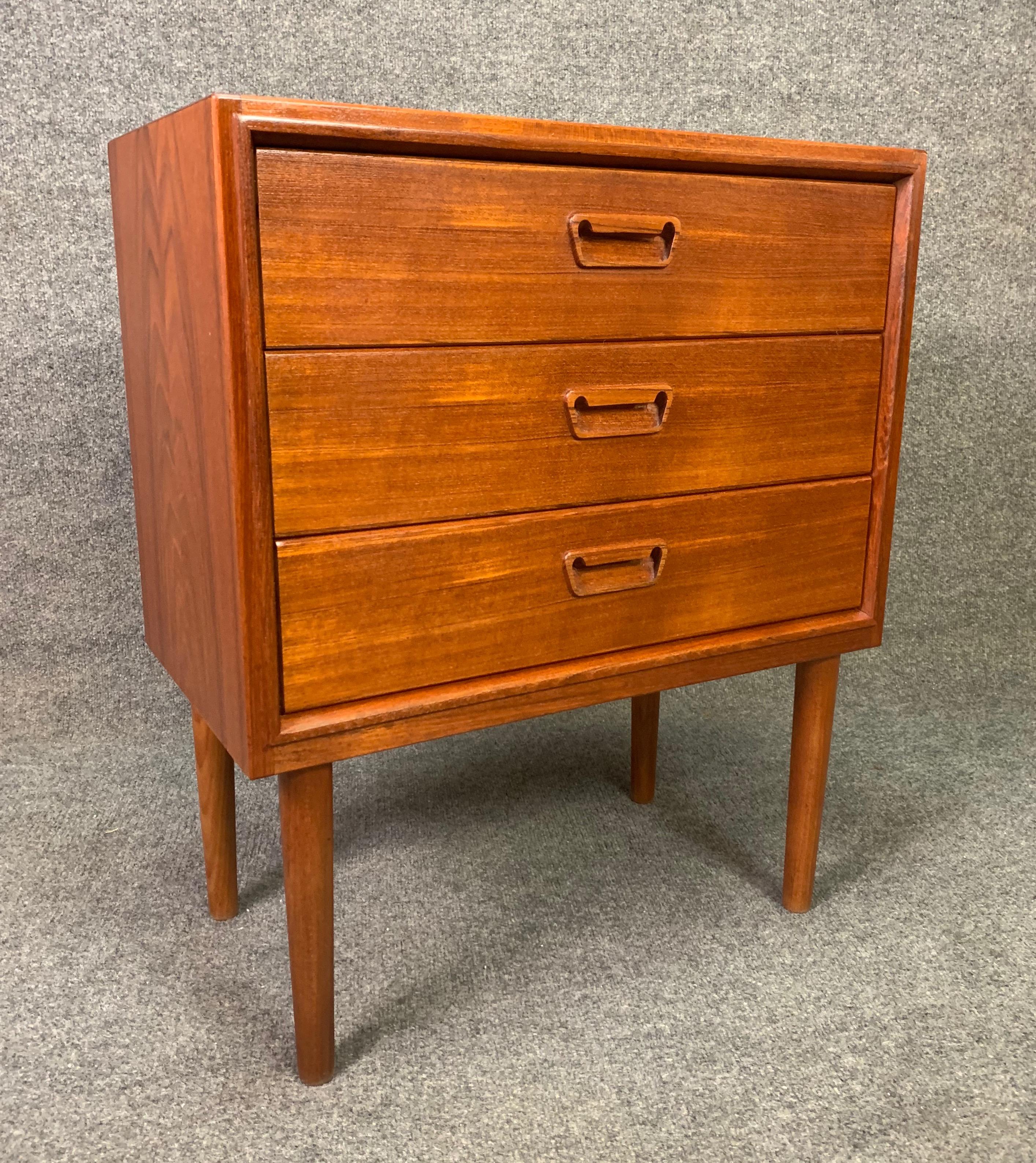 Vintage Danish Mid-Century Modern Teak Nightstand Entry Chest by Munch Slagelse 3