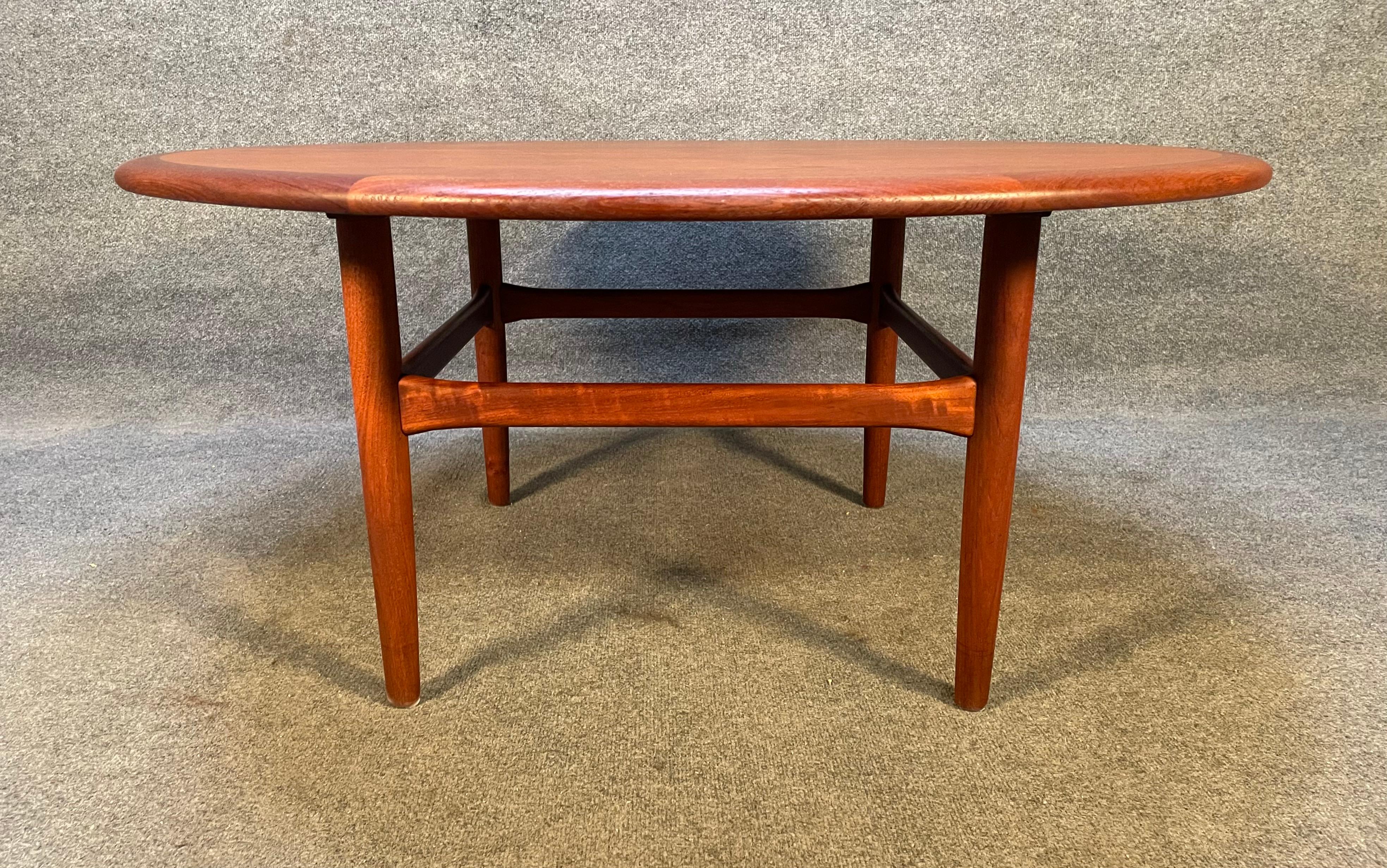 Here is a beautiful 1960's scandinavian modern cocktail table in teak wood recently imported from Europe to California before its refinishing.
This exquisite table features a table top showing vibrant wood grain + four tapered legs with
