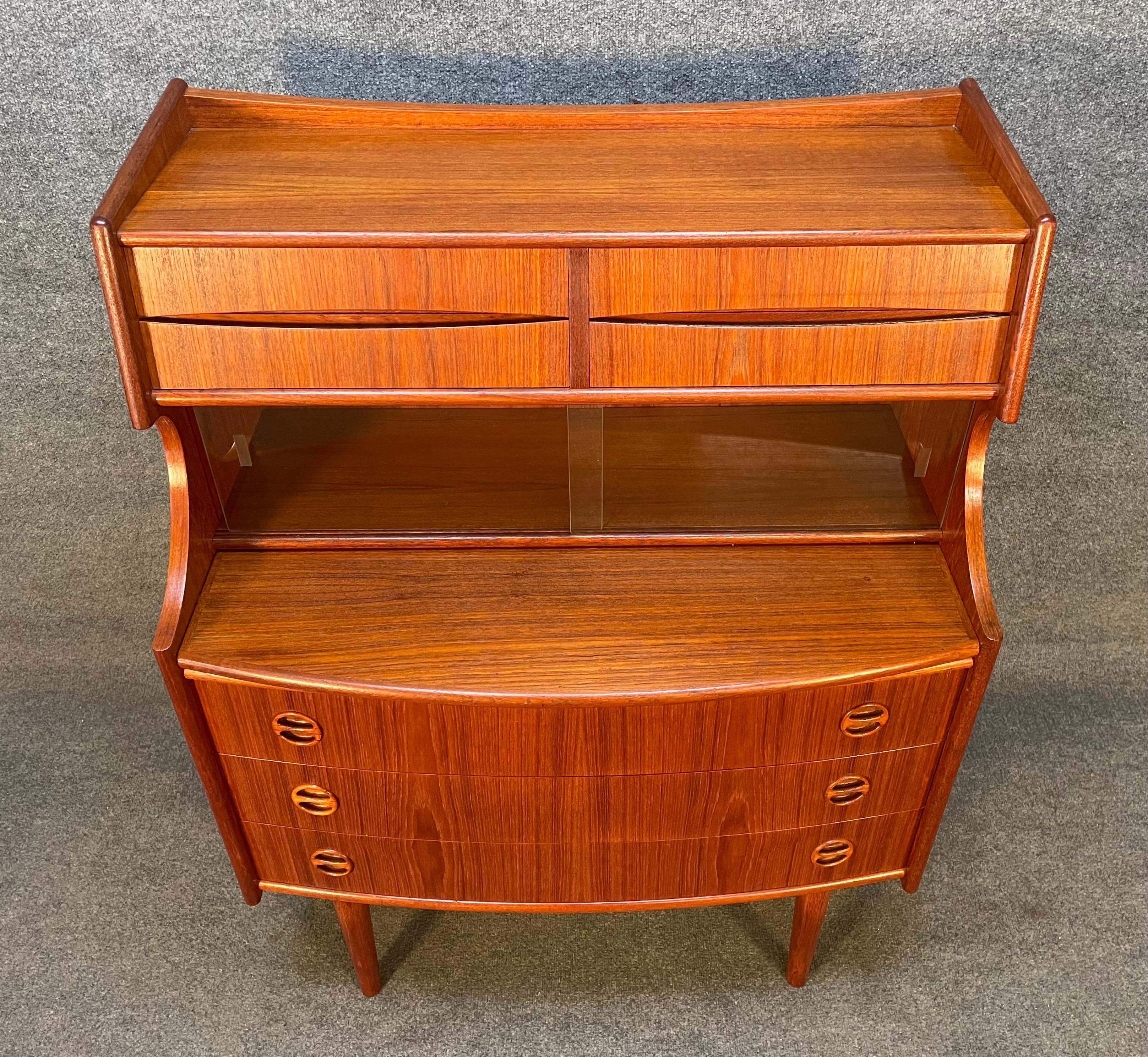 Here is a beautiful scandinavian modern secretary desk in teak manufactured by Falsig Mobler in Denmark in the 1960's.
This special case piece, recently imported from Europe to California before its refinishing, features a vibrant wood grain, four
