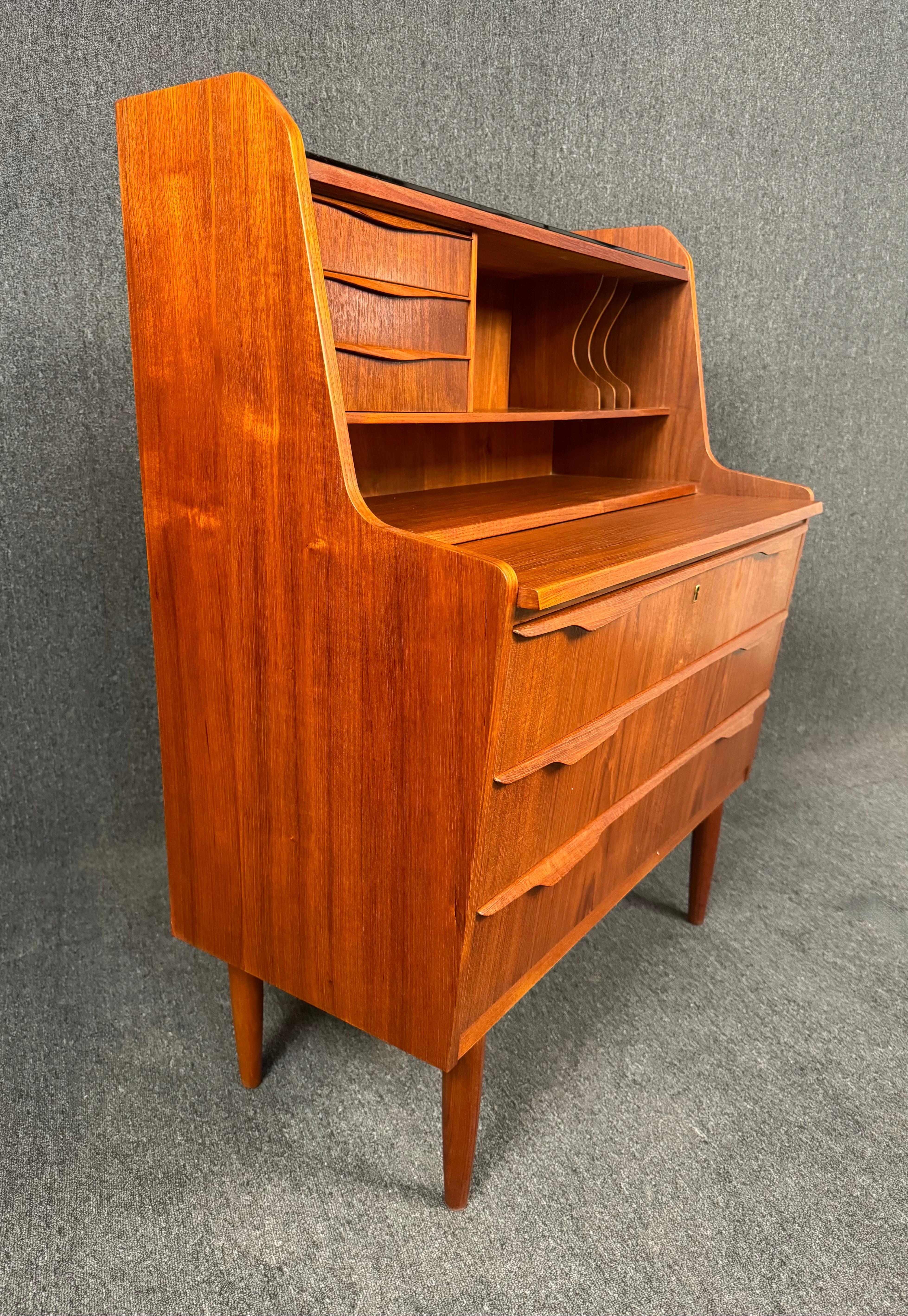 Dänischer Mid-Century Modern-Sekretär-Schreibtisch aus Teakholz, Vintage im Angebot 4