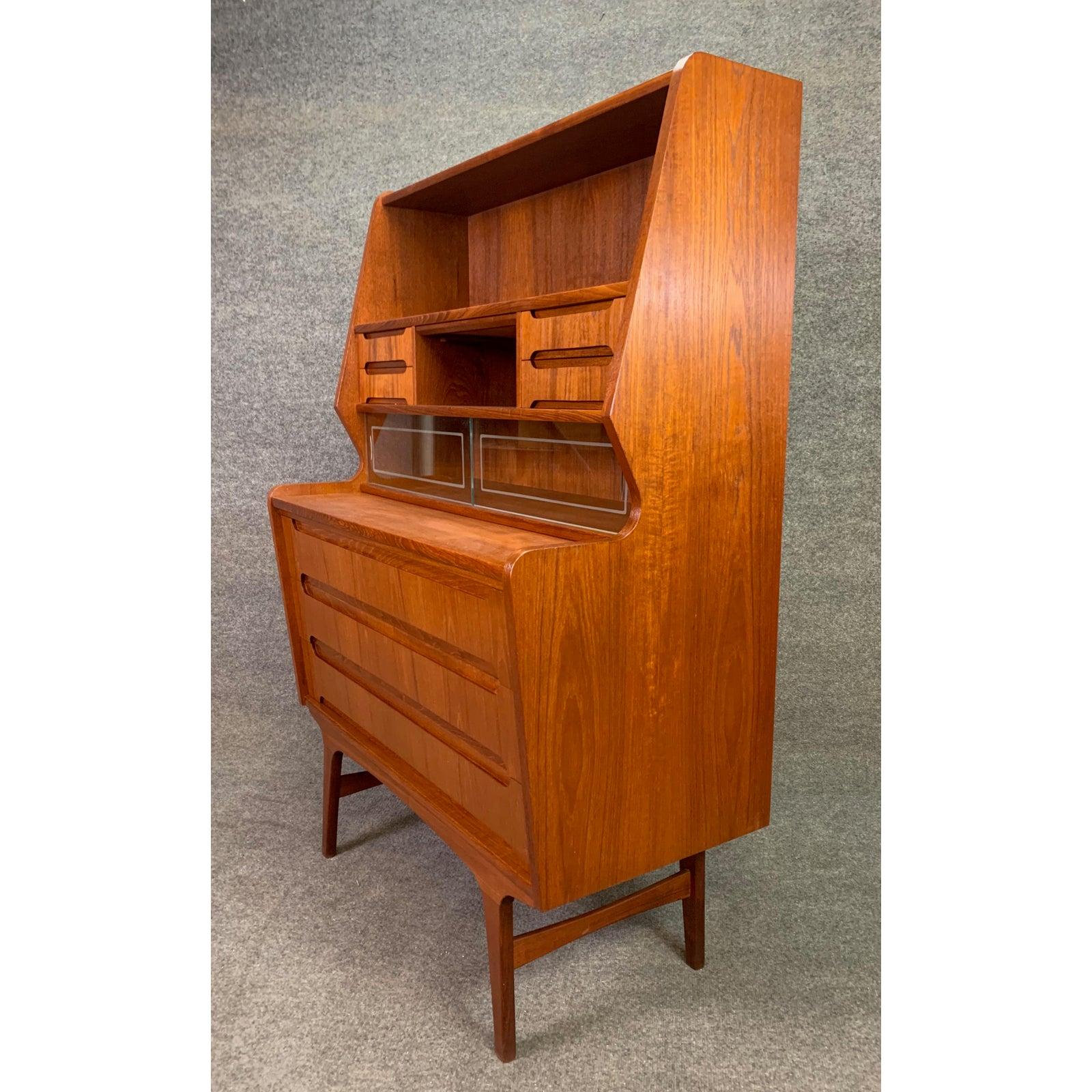 Here is a versatile 1960s Scandinavian Modern teak secretary desk recently imported from Sweden to California before its restoration. This exquisite storage piece, with its vibrant teak wood grain, has a lot to offer:
On its upper part: A set of