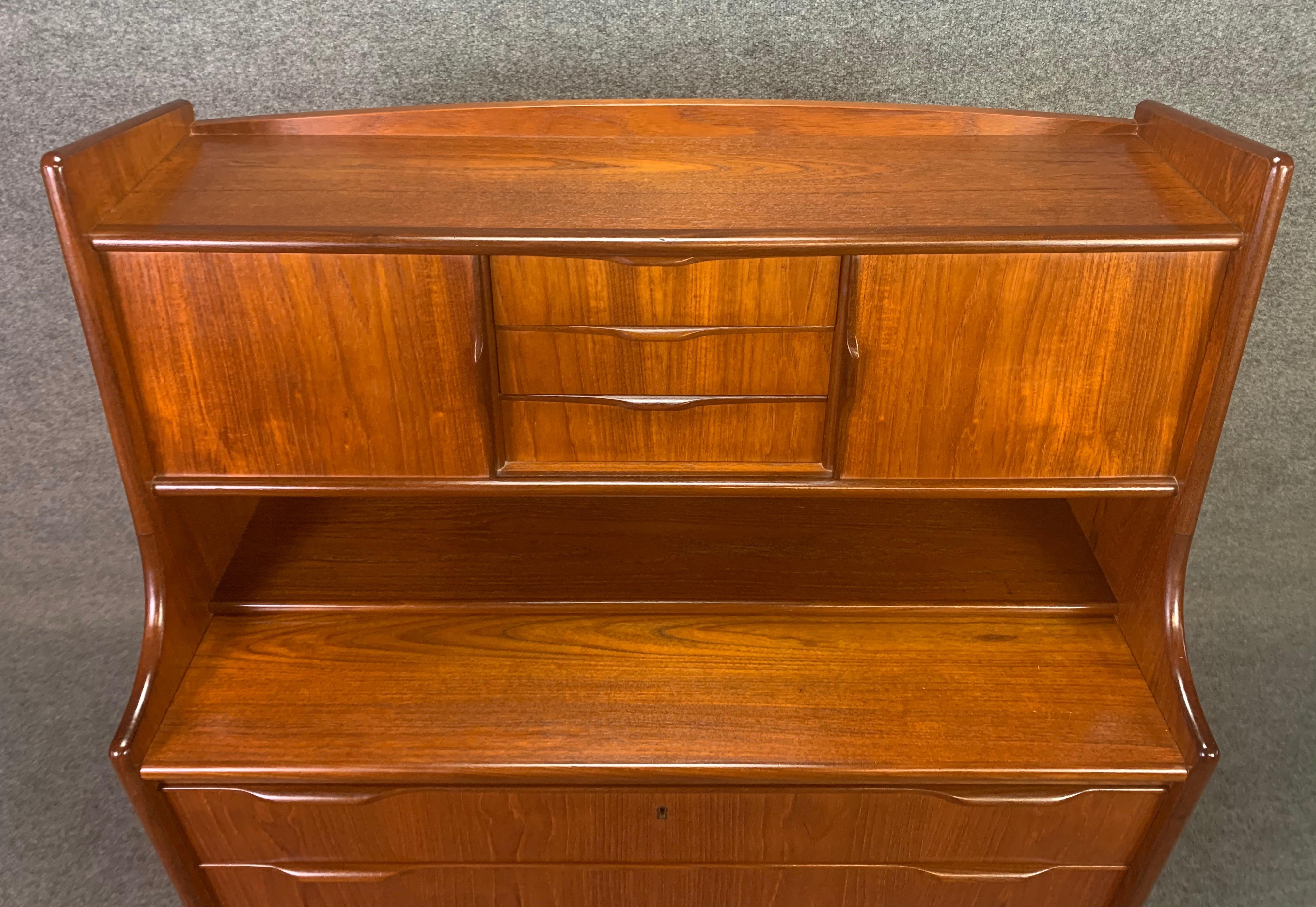 Here is a beautiful 1960s Scandinavian modern teak secretary desk recently imported from Denmark to California after its purchase at Lauritz auction house.
This exquisite case piece features a vibrant wood grain, sculptural lines, many storage