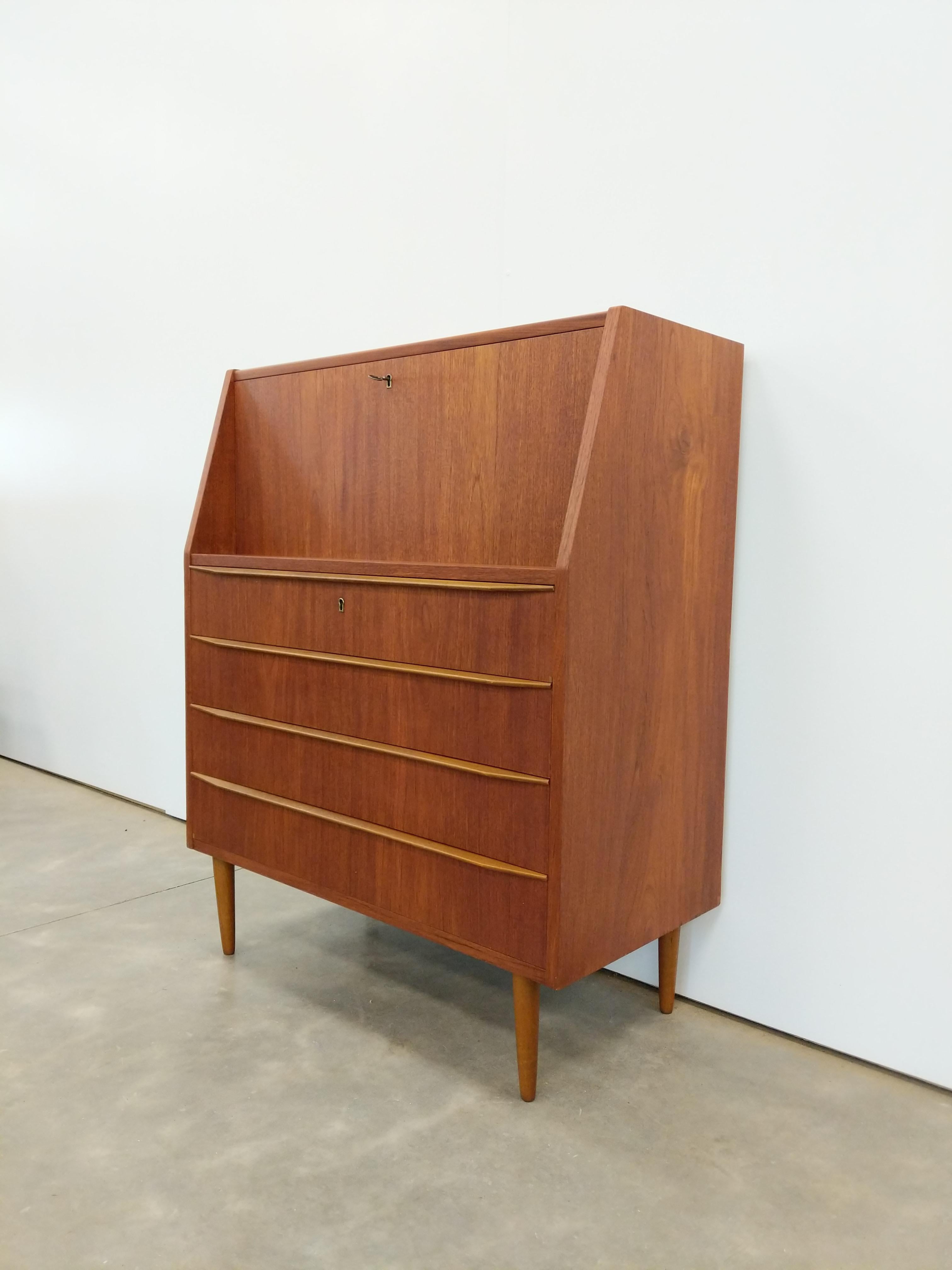 Authentic vintage mid century Danish / Scandinavian Modern teak secretary desk / dresser / chest of drawers.

This piece is in excellent refinished condition with very few signs of age-related wear (see photos).

If you would like any additional