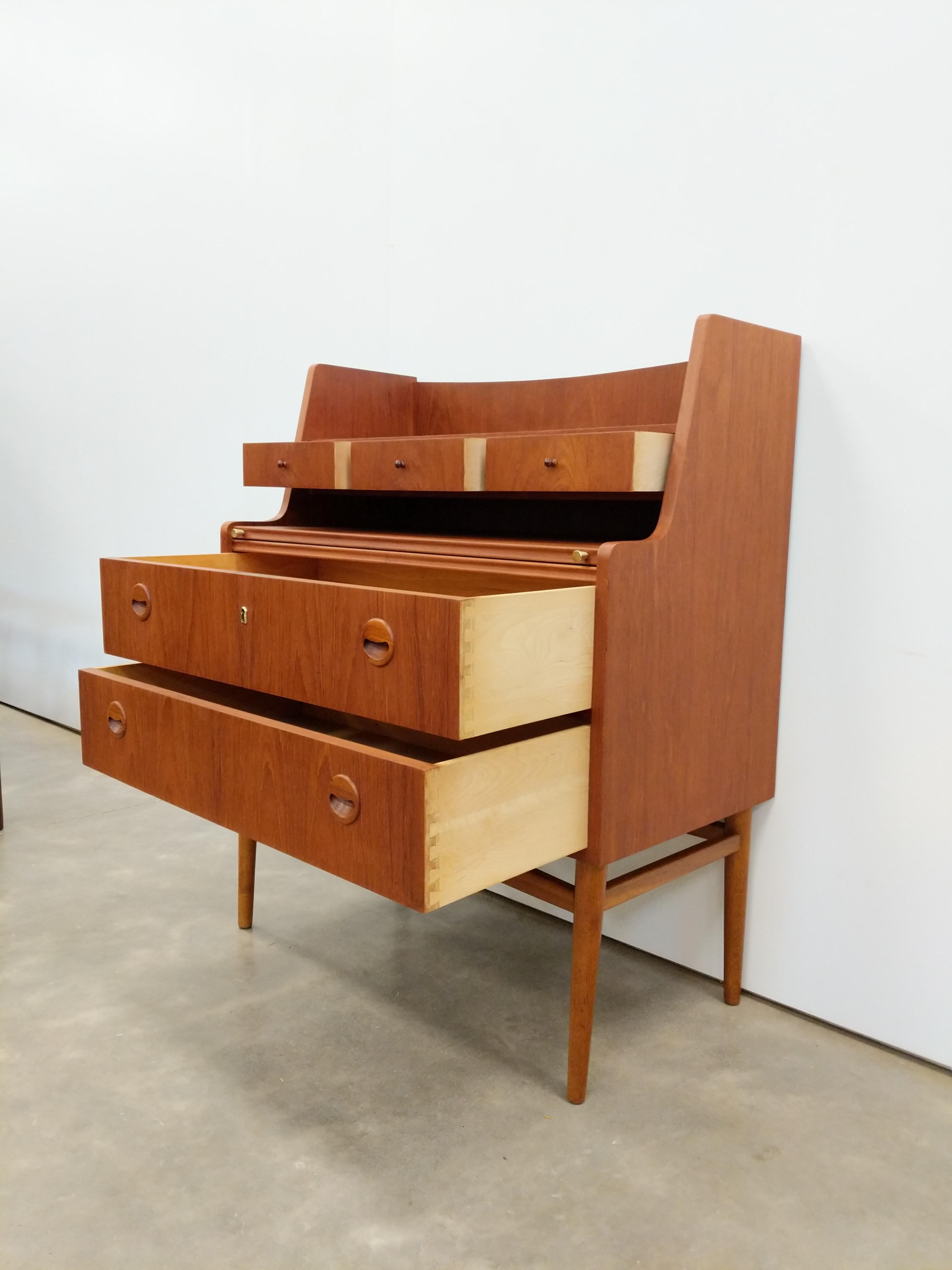 Mid-Century Modern Vintage Danish Mid Century Modern Teak Secretary Desk (bureau secrétaire en teck) en vente