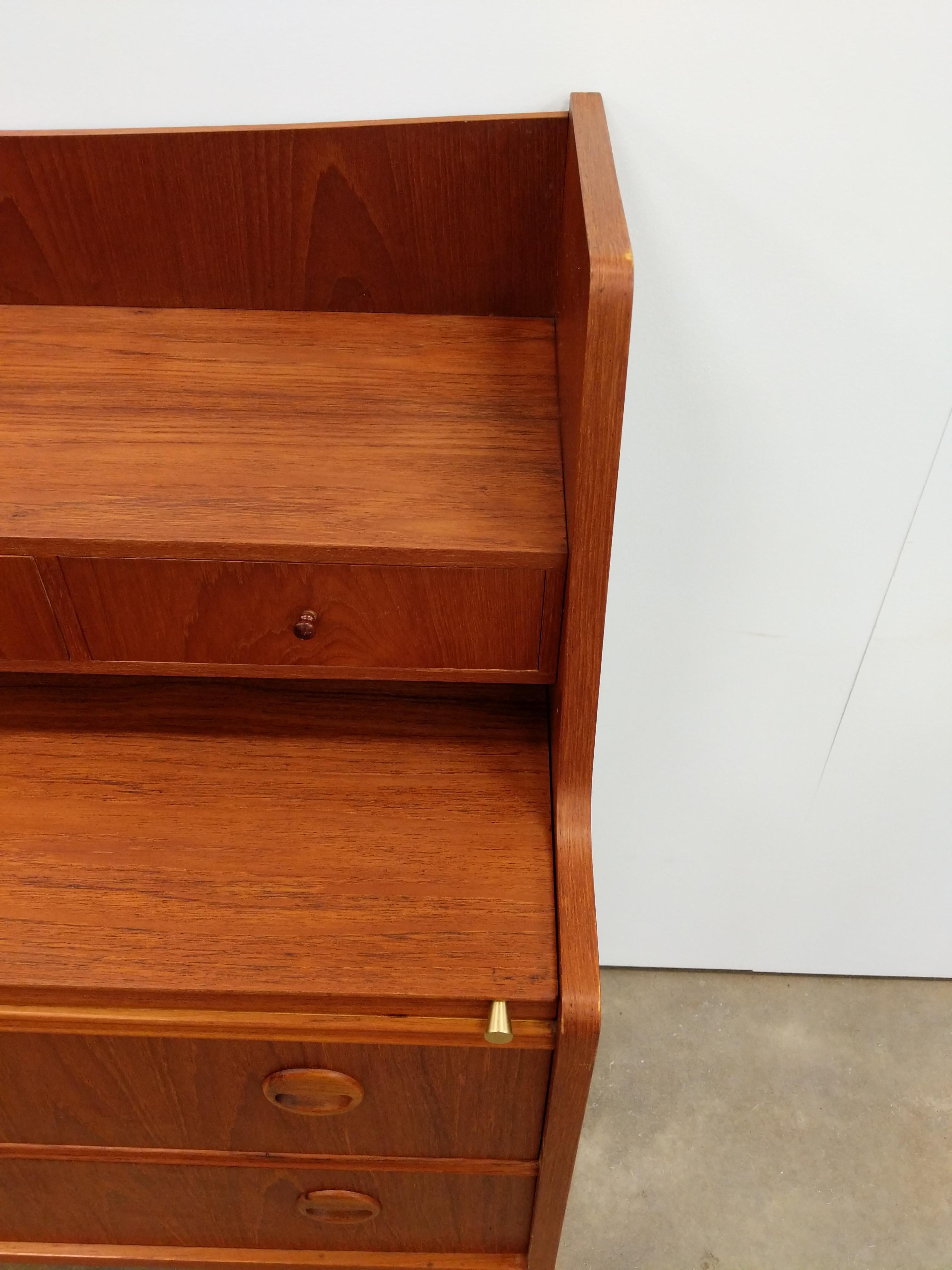 Vintage Danish Mid Century Modern Teak Secretary Desk (bureau secrétaire en teck) en vente 1