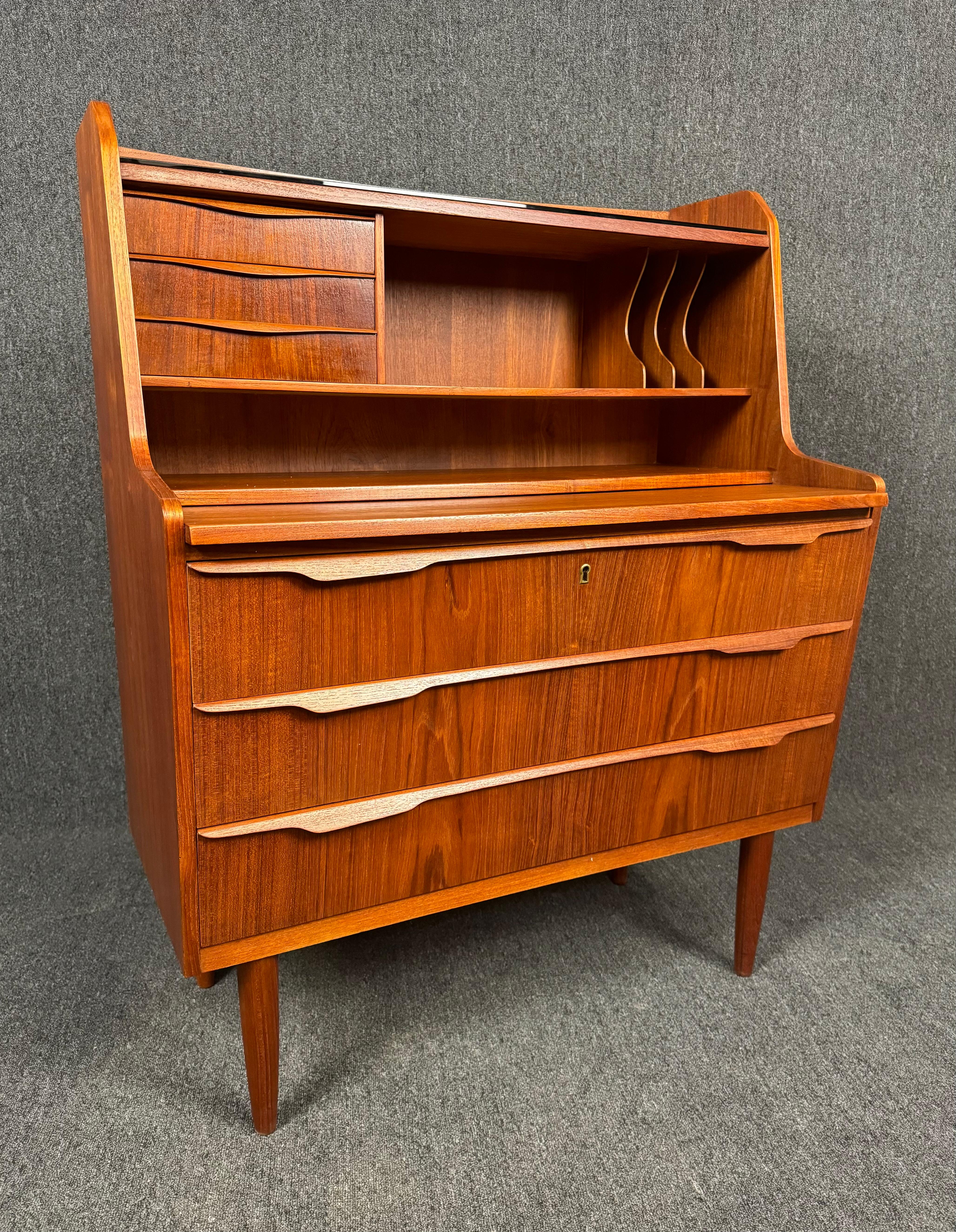 Dänischer Mid-Century Modern-Sekretär-Schreibtisch aus Teakholz, Vintage im Angebot 3