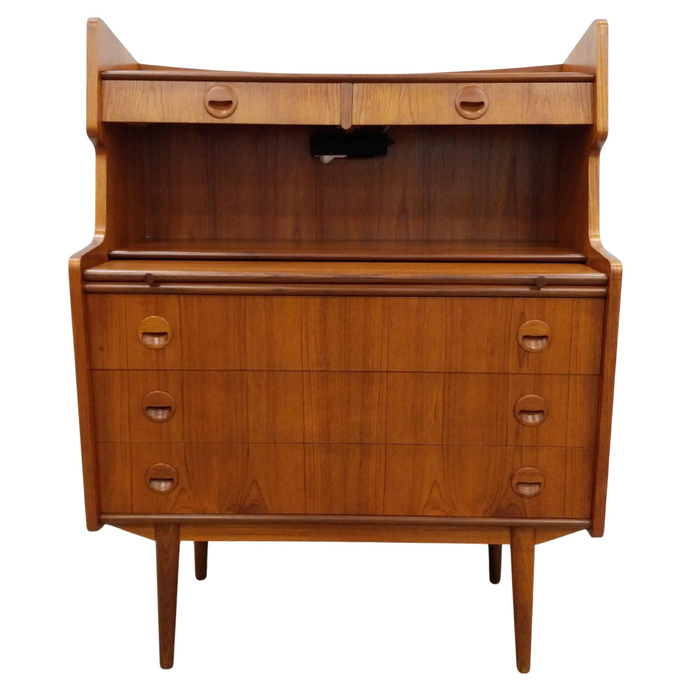 Vintage Danish Mid Century Modern Teak Secretary Desk (bureau secrétaire en teck) en vente