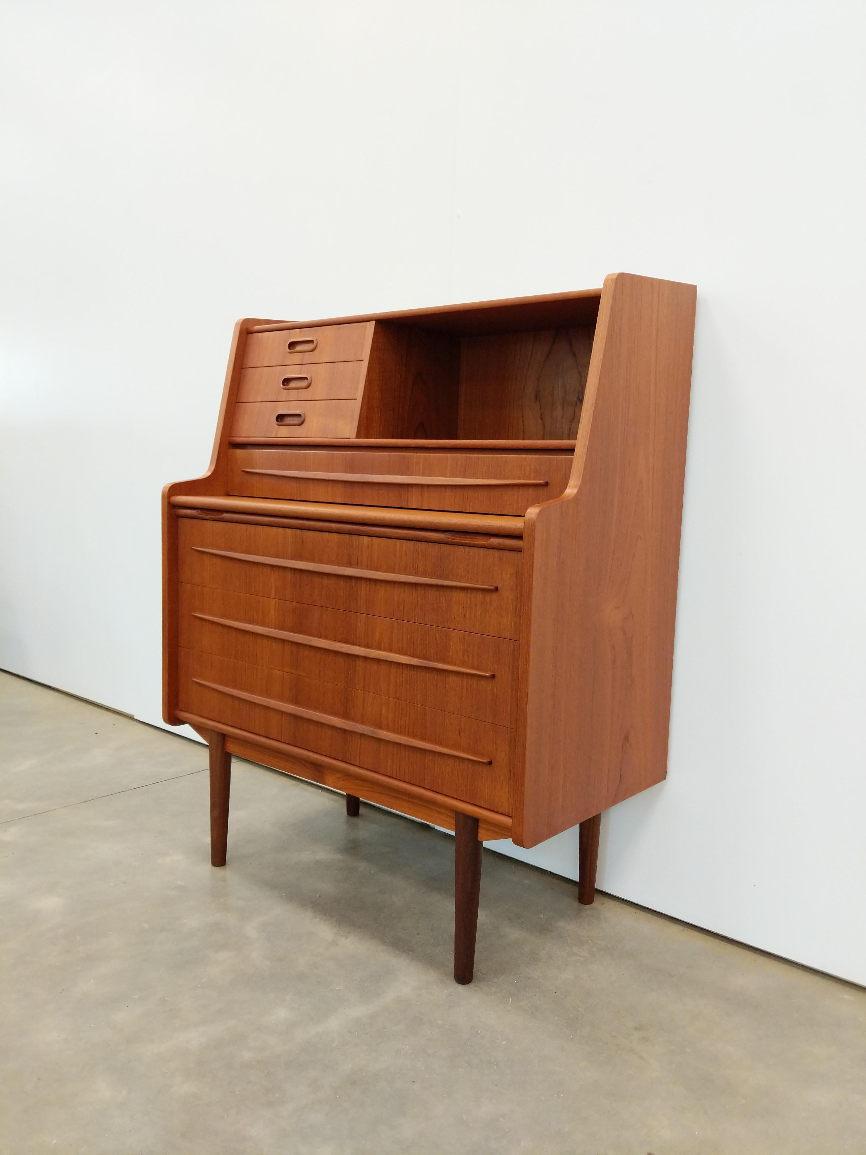 Authentic vintage mid century Danish / Scandinavian Modern teak secretary desk / dresser / chest of drawers / vanity with mirror.

This piece is in excellent refinished condition with very few signs of age-related wear (see photos).

If you would