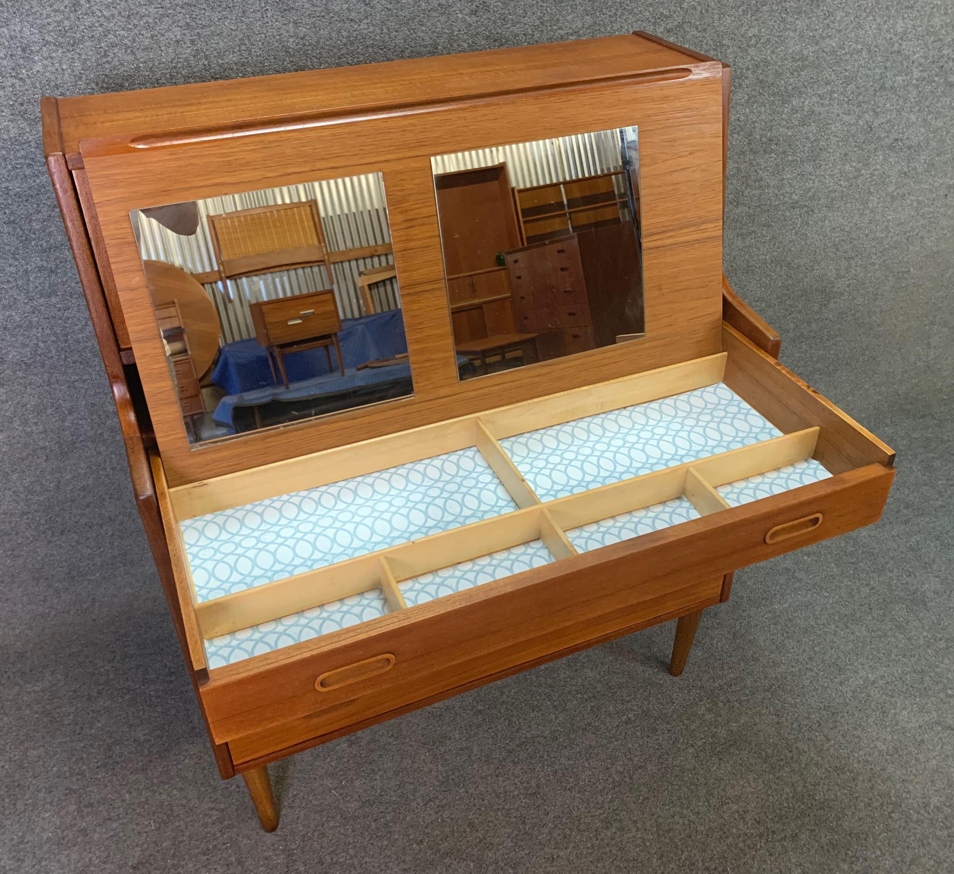 Vintage Danish Mid-Century Modern Teak Secretary Vanity In Good Condition In San Marcos, CA