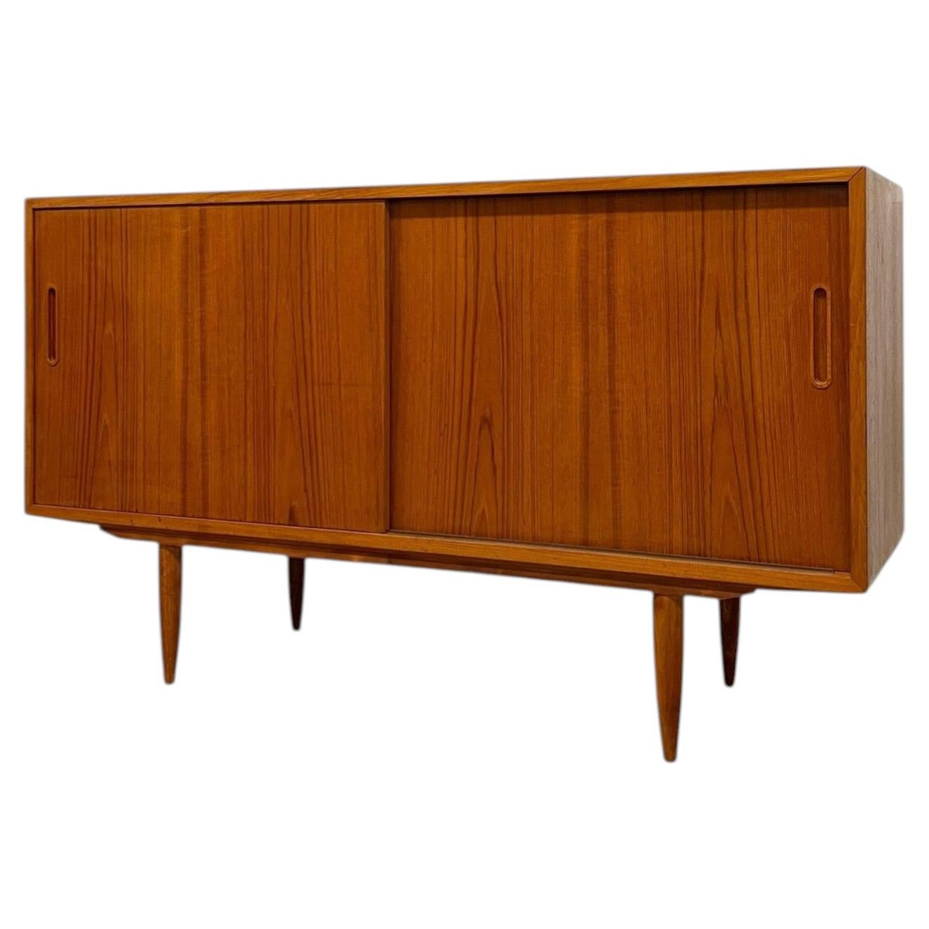 Vintage Danish Mid-Century Modern Teak Sliding Door Credenza / Sideboard.