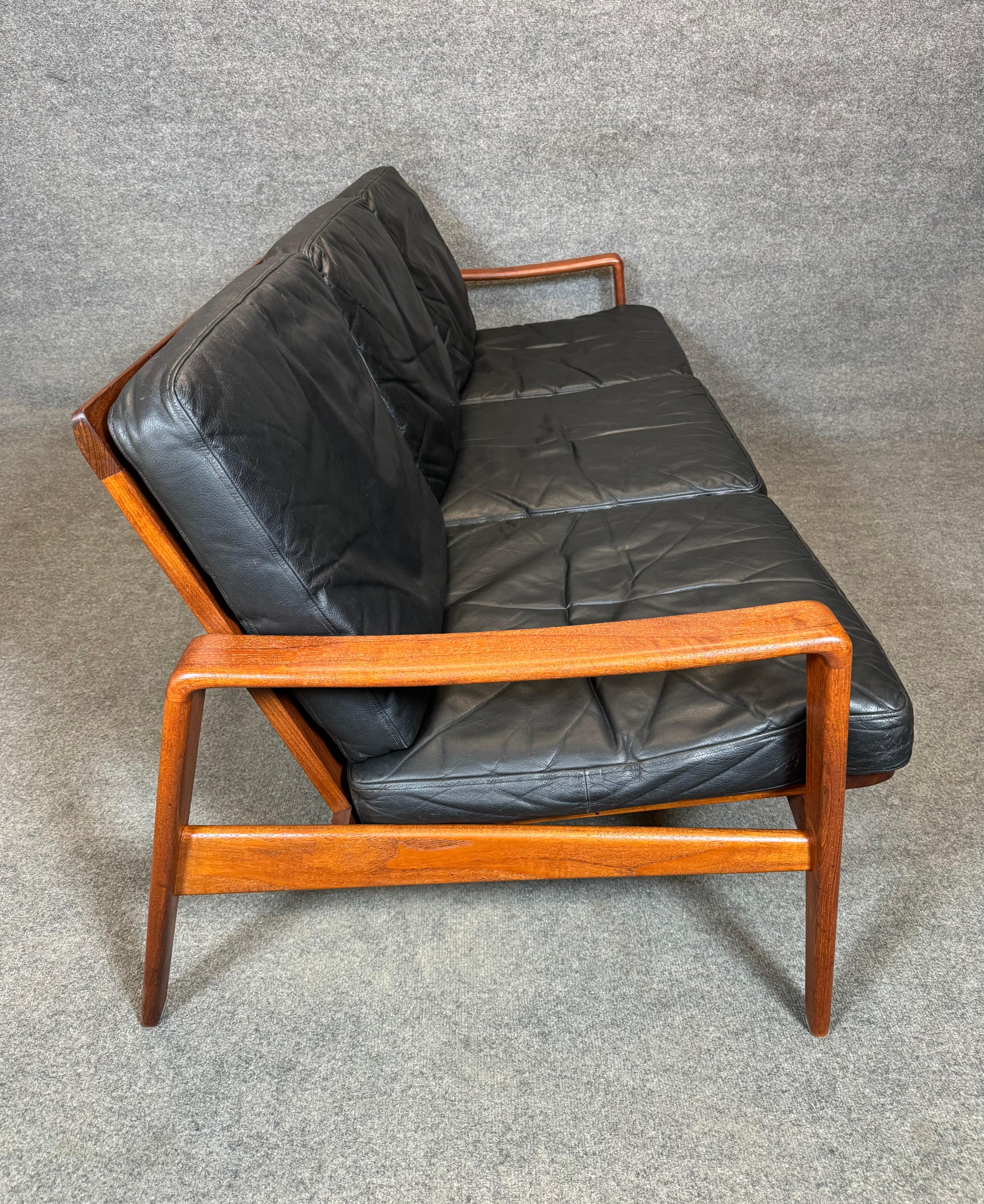 Here is a beautiful scandinavian modern sofa in teak designed by Arne Wahl Iversen and manufactured by Komfort in Norway in the 1960's.
This comfortable piece, recently imported rom Europe to California before its refinishing, features a sculptural